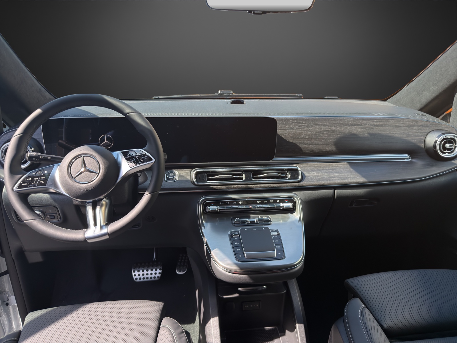 MERCEDES-BENZ V 300 d lang 4Matic Swiss Edition 9G-Tronic-image-9