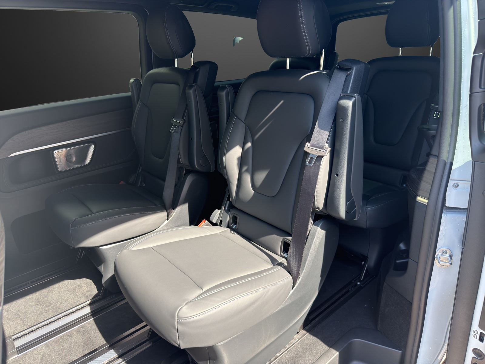 MERCEDES-BENZ V 300 d lang 4Matic Swiss Edition 9G-Tronic-image-10