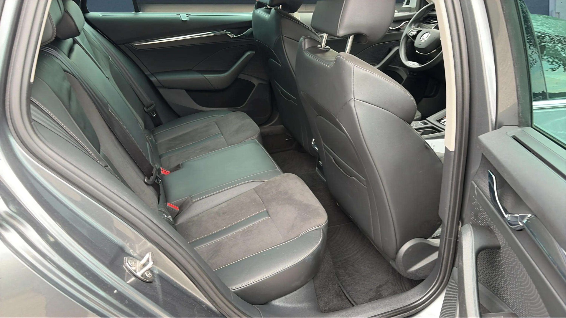 SKODA Octavia Combi 2.0 TDI DSG Scout 4x4 mit AHK-image-13