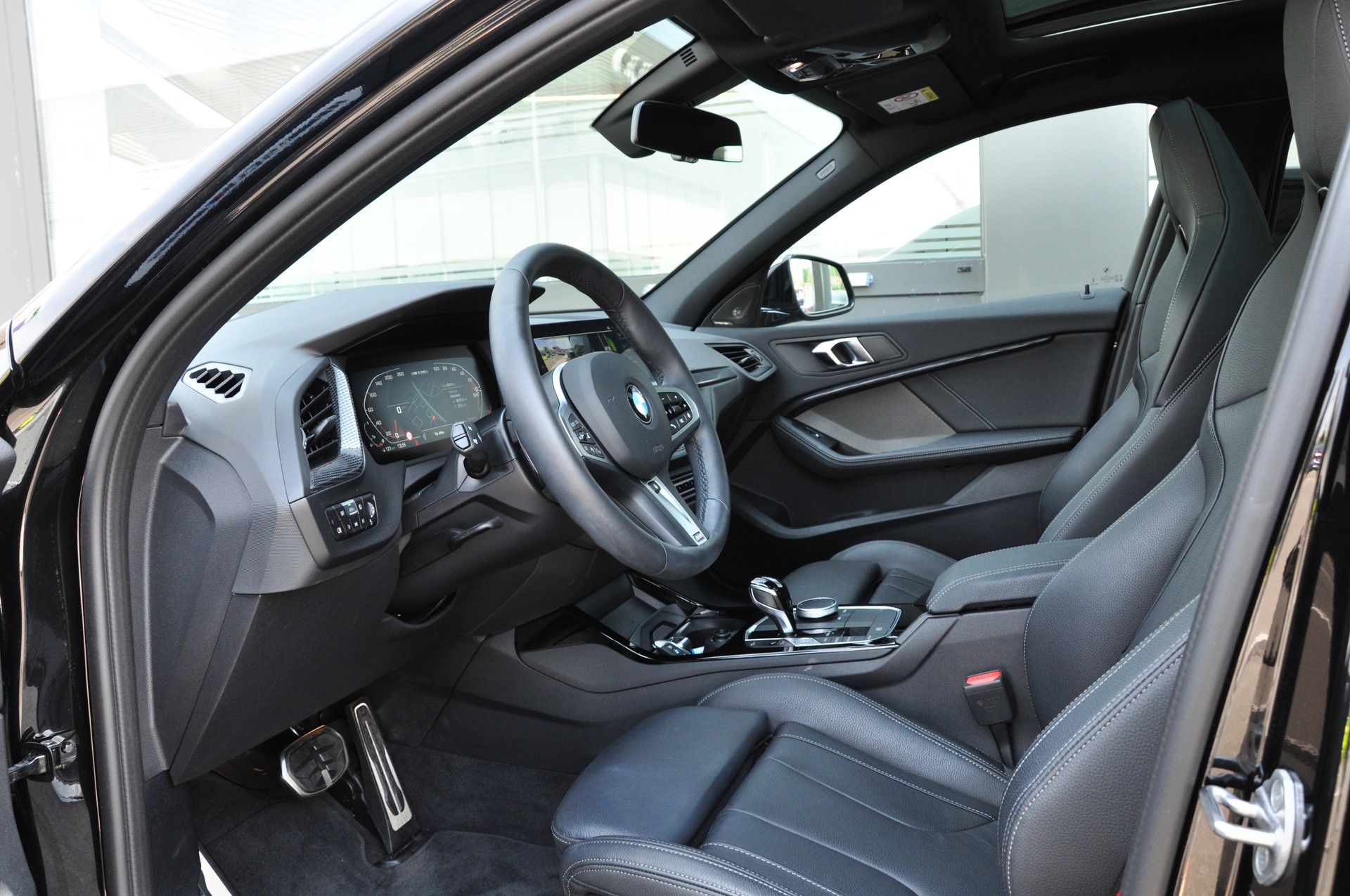 BMW M135i xDrive M Sport Pro Steptronic-image-13