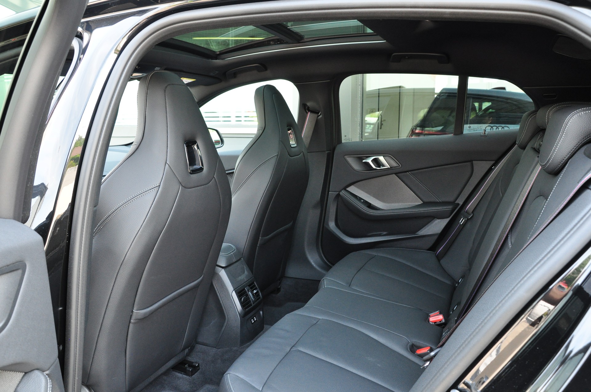 BMW M135i xDrive M Sport Pro Steptronic-image-17