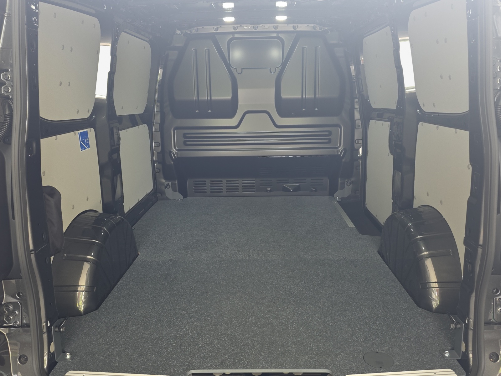 VW Transporter 2.5 TSI e-Hybrid-image-10