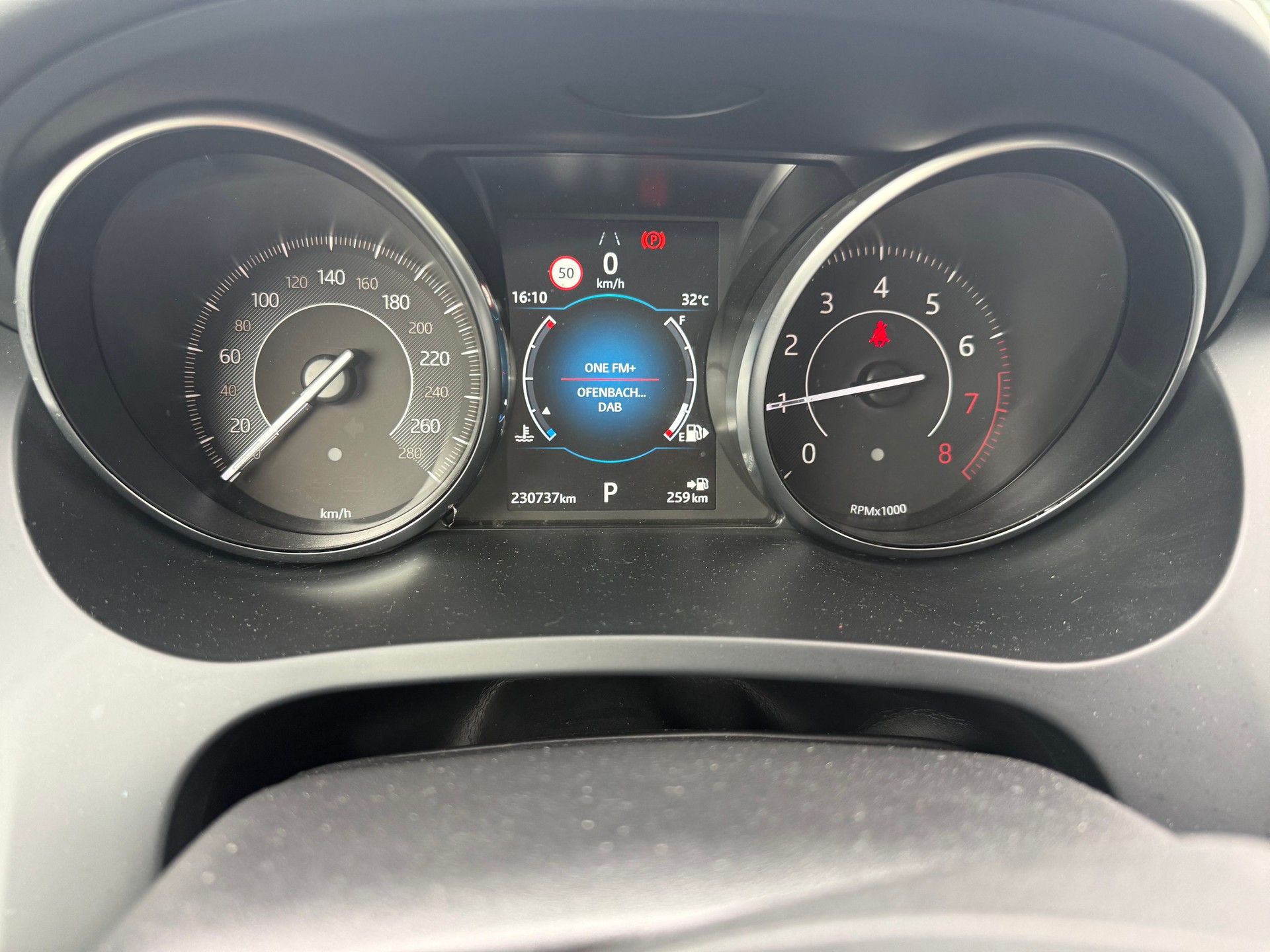 JAGUAR E-Pace 2.0 P200 AWD Automatik-image-13