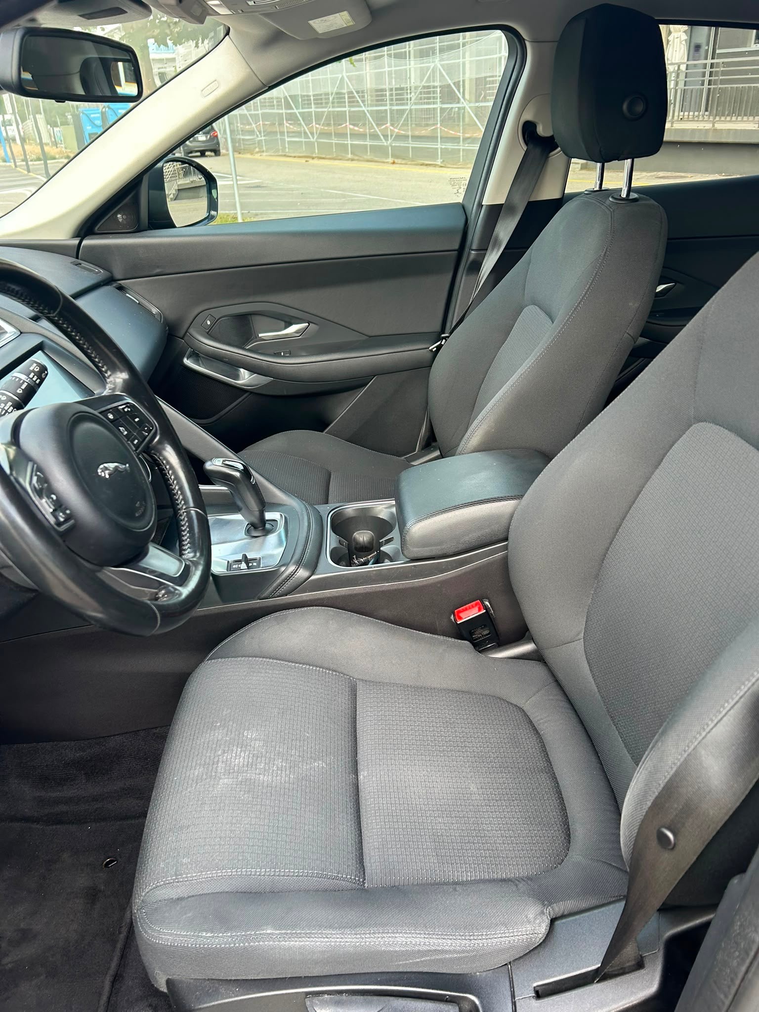 JAGUAR E-Pace 2.0 P200 AWD Automatik-image-9