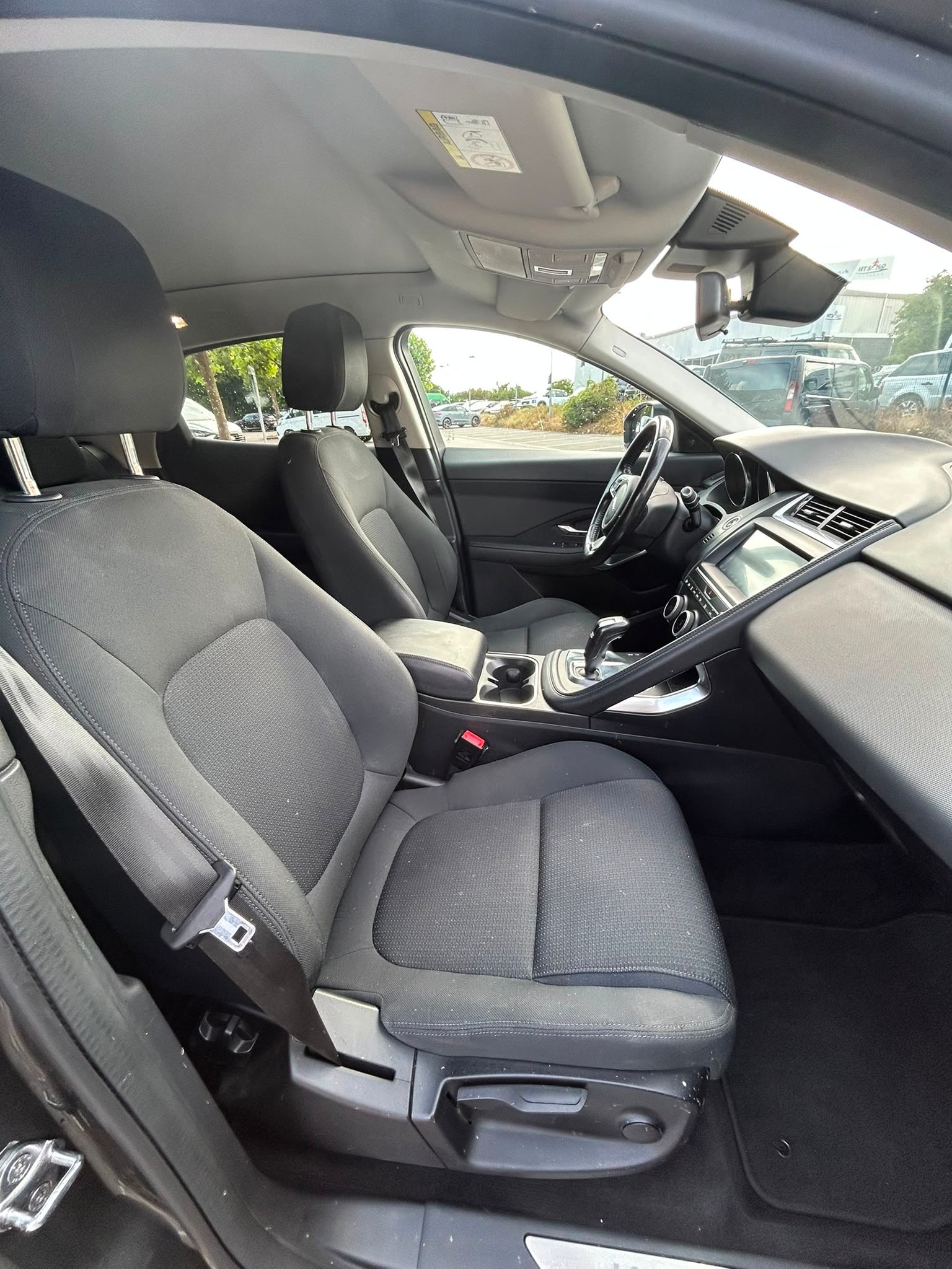 JAGUAR E-Pace 2.0 P200 AWD Automatik-image-6