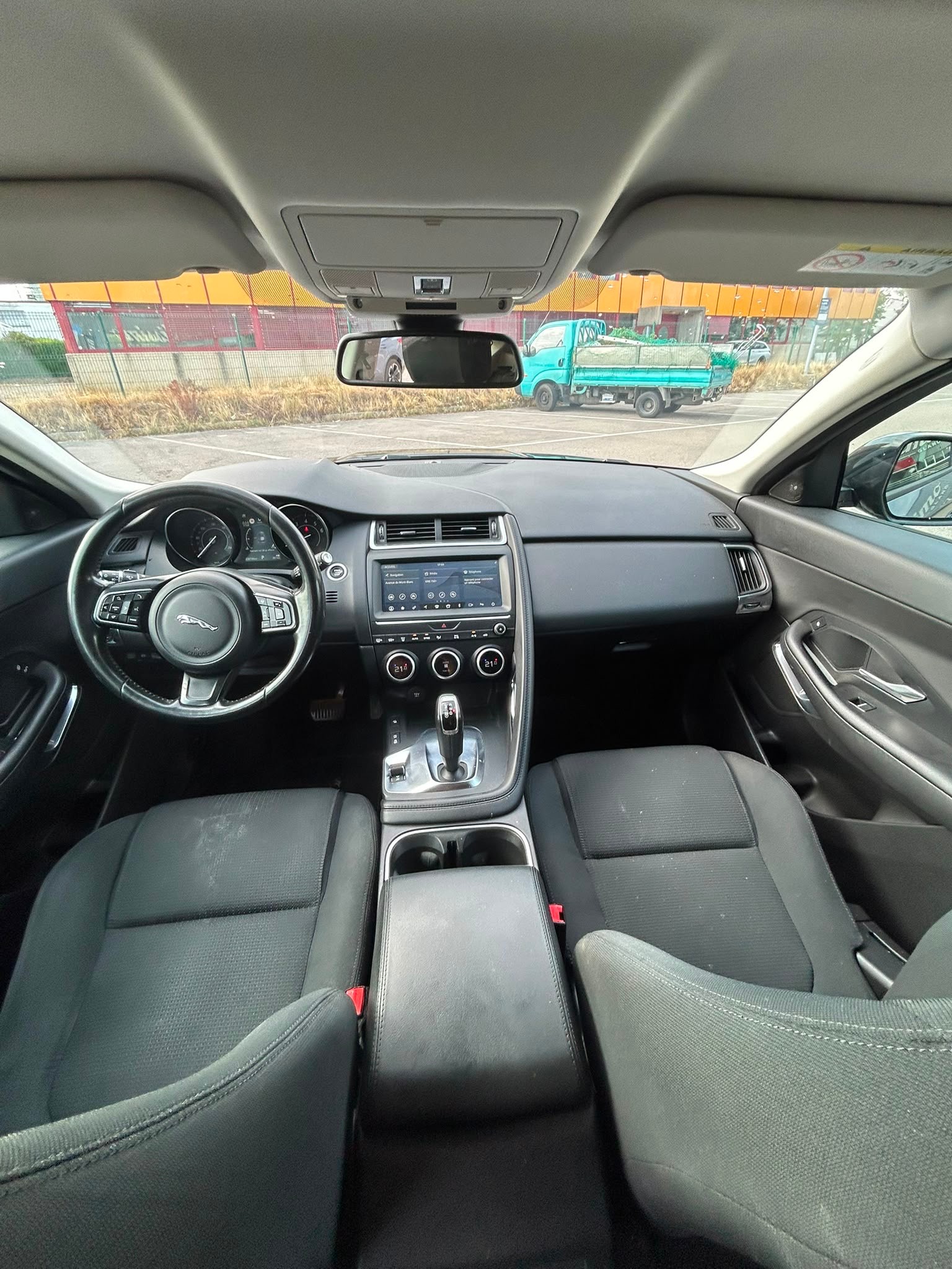 JAGUAR E-Pace 2.0 P200 AWD Automatik-image-7