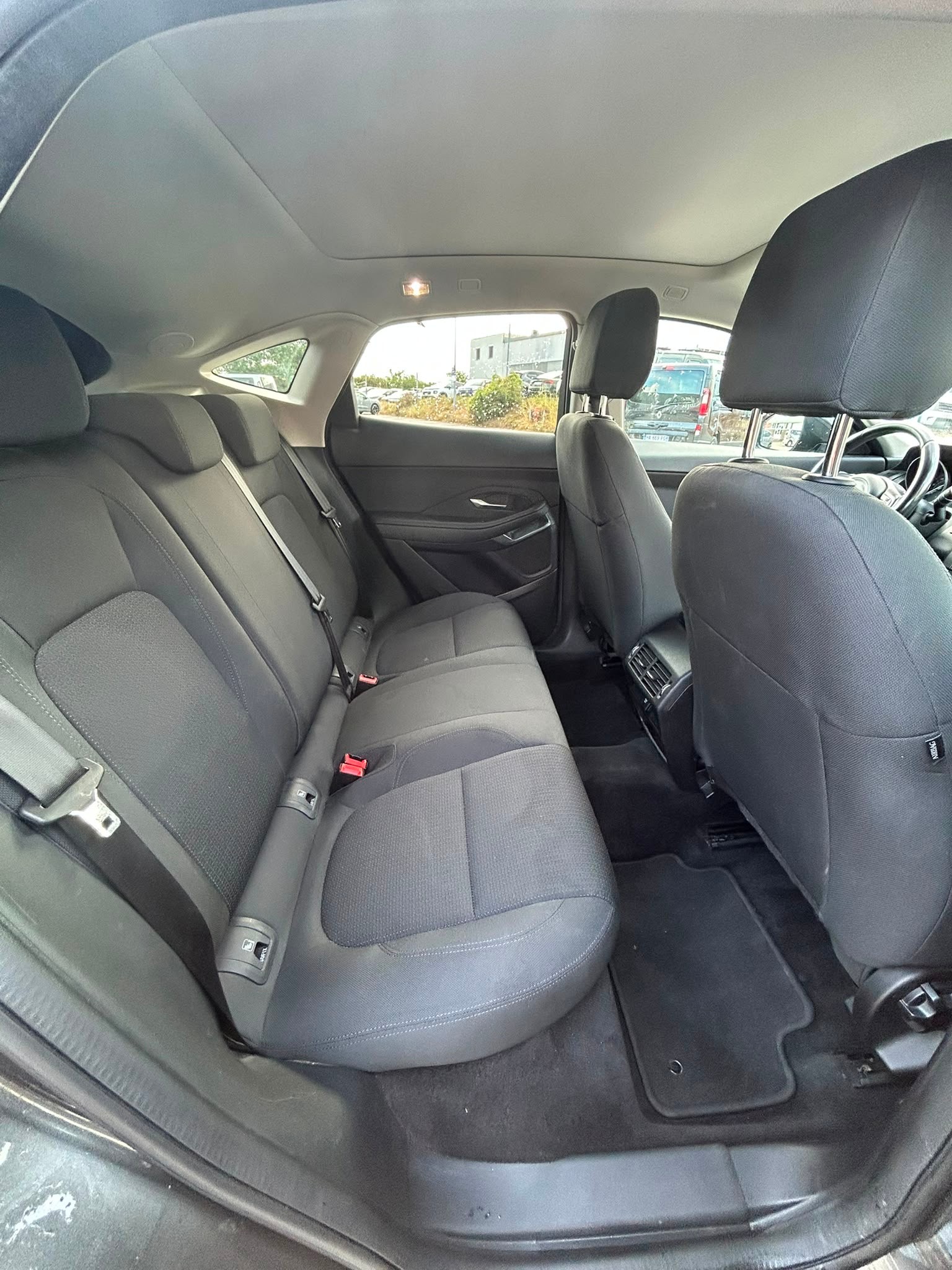 JAGUAR E-Pace 2.0 P200 AWD Automatik-image-8