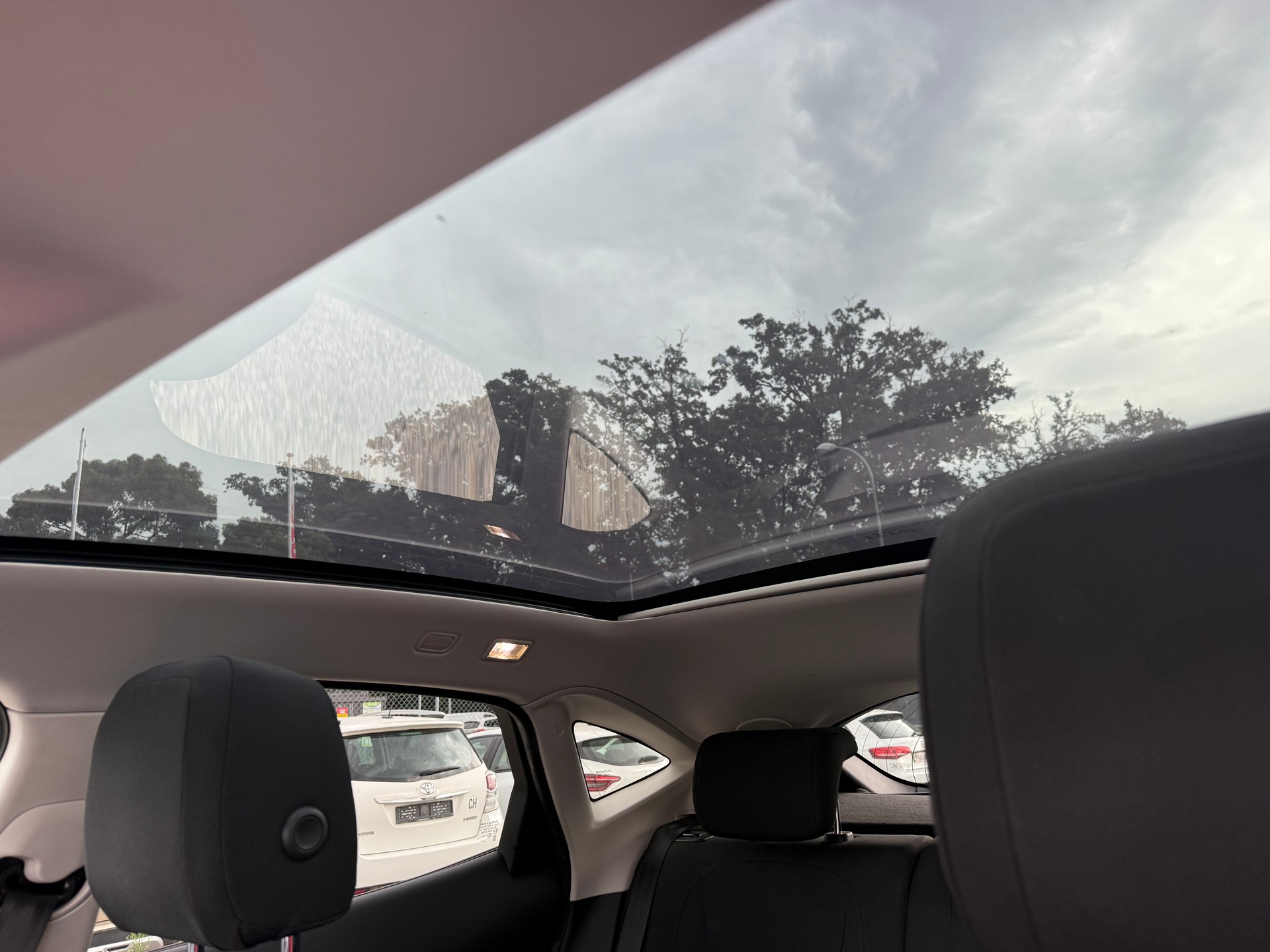 JAGUAR E-Pace 2.0 P200 AWD Automatik-image-11