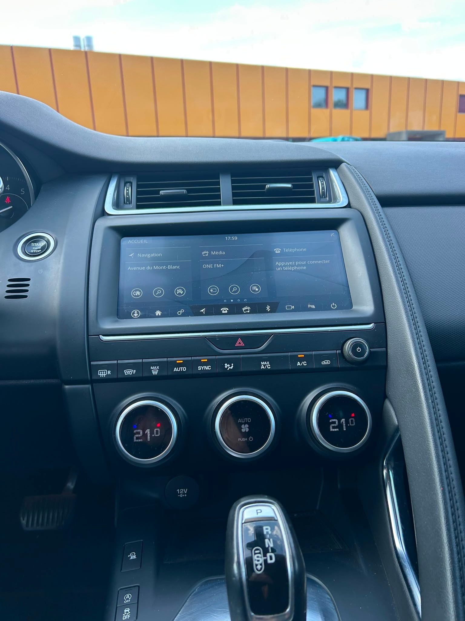 JAGUAR E-Pace 2.0 P200 AWD Automatik-image-5