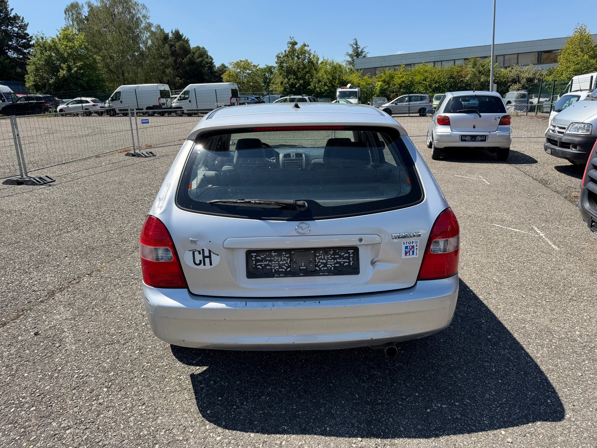 MAZDA 323 F 2.0i-16V-image-6