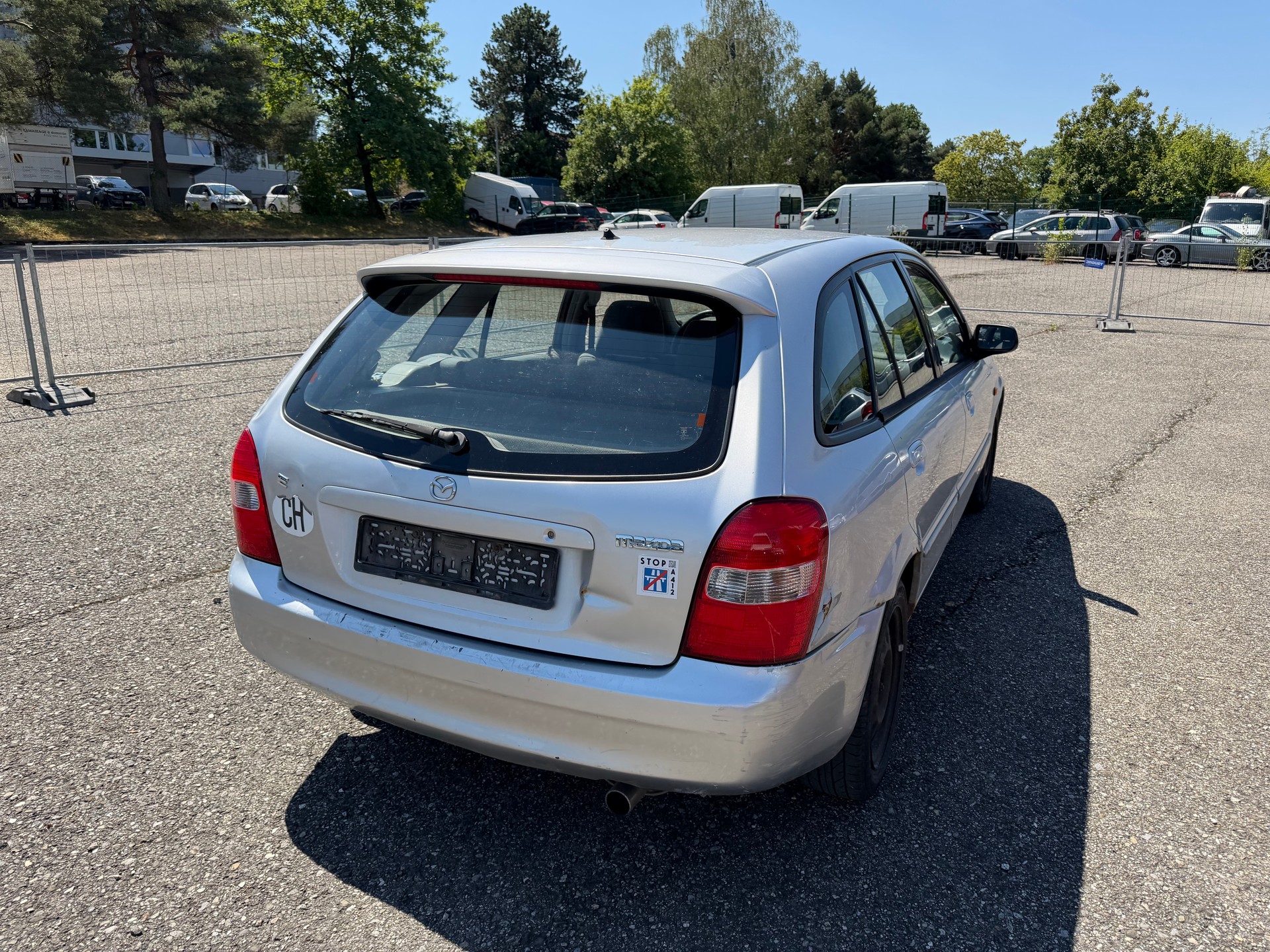MAZDA 323 F 2.0i-16V-image-5