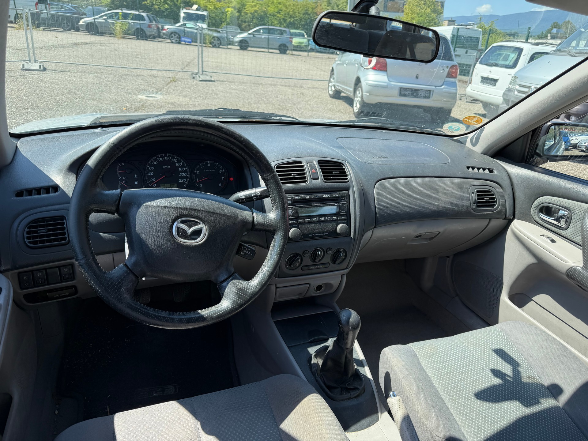 MAZDA 323 F 2.0i-16V-image-8