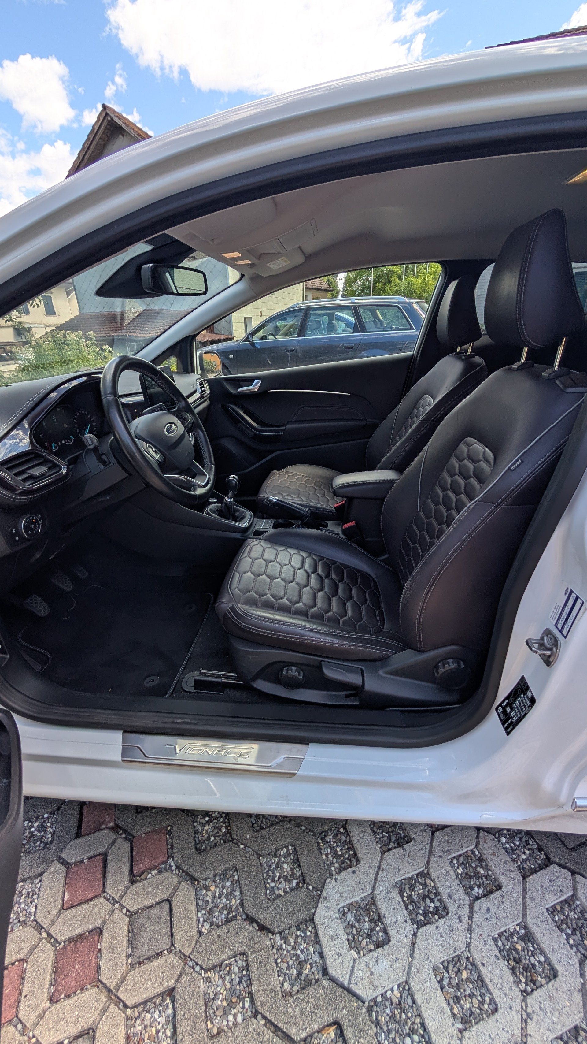 FORD 1.0 EcoB Vignale-image-4