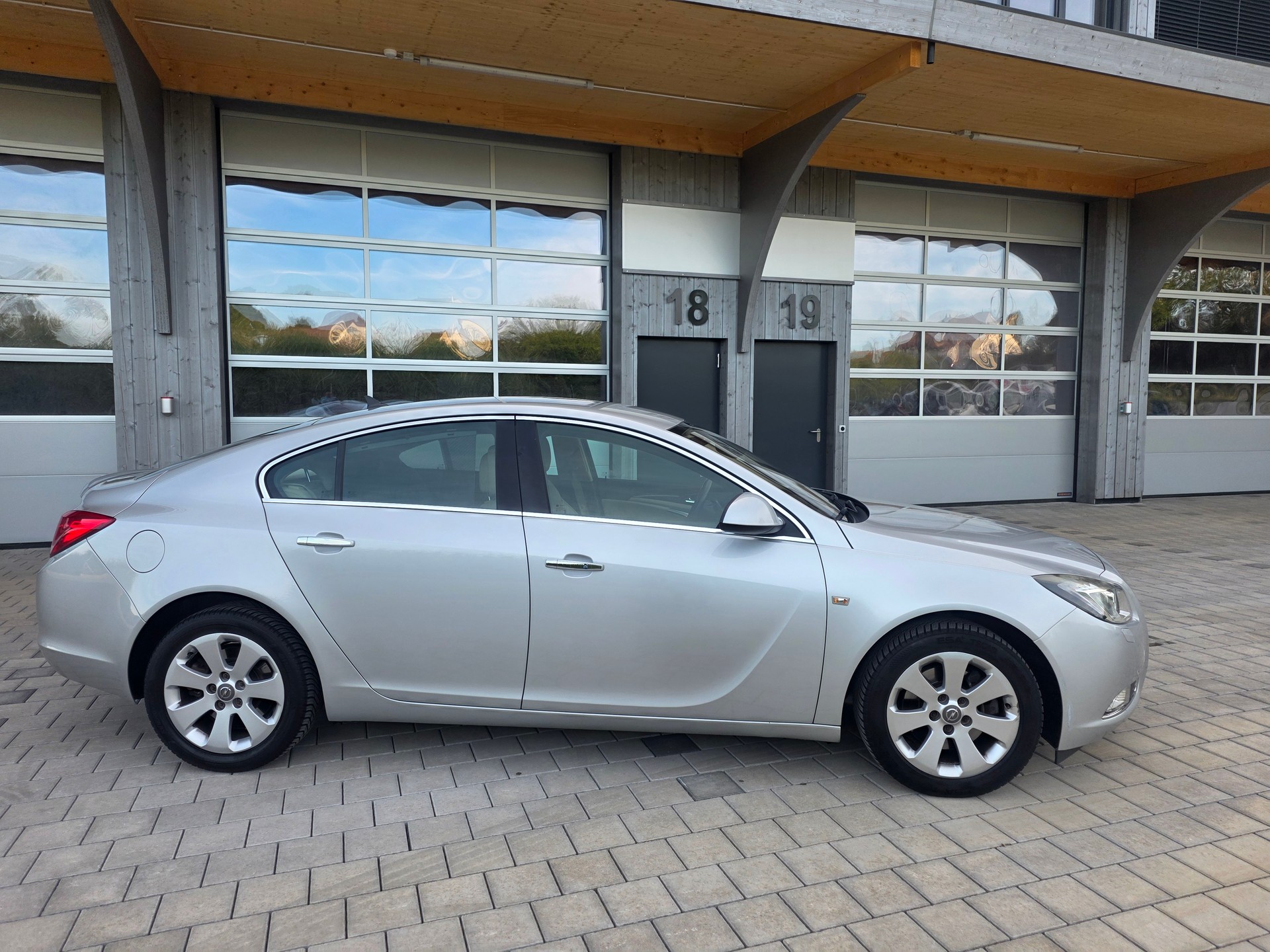 OPEL Insignia 2.0 Turbo Sport Automatic-image-6