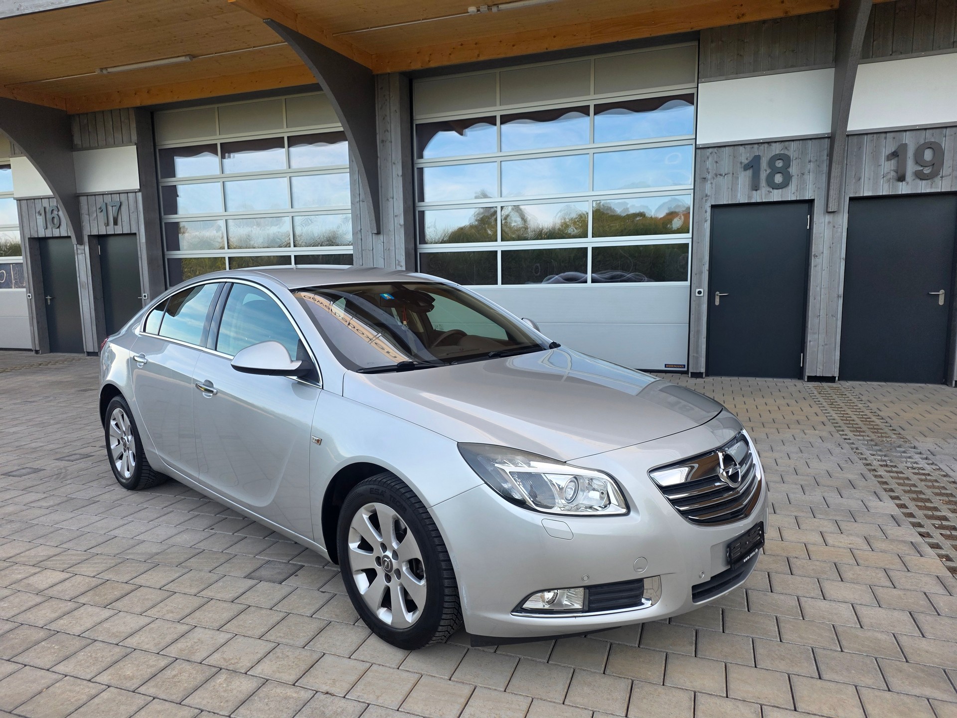 OPEL Insignia 2.0 Turbo Sport Automatic-image-2