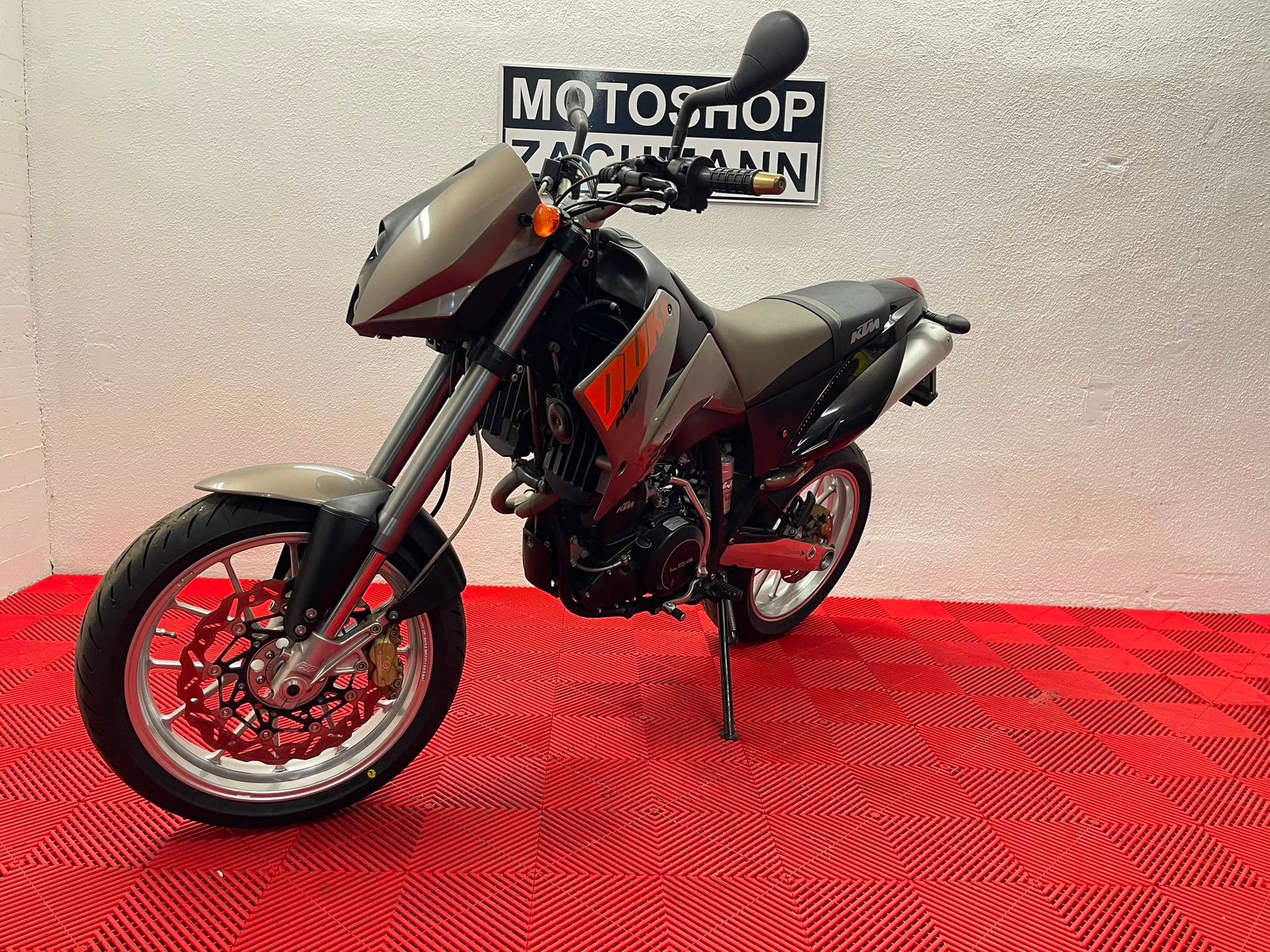 KTM 640 Duke-E II-showroom-element-2