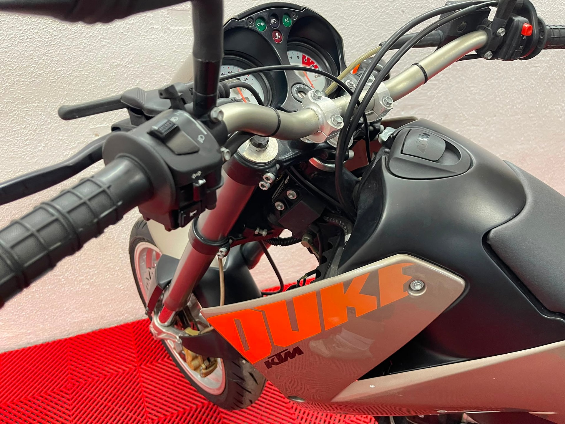 KTM 640 Duke-E II-image-11