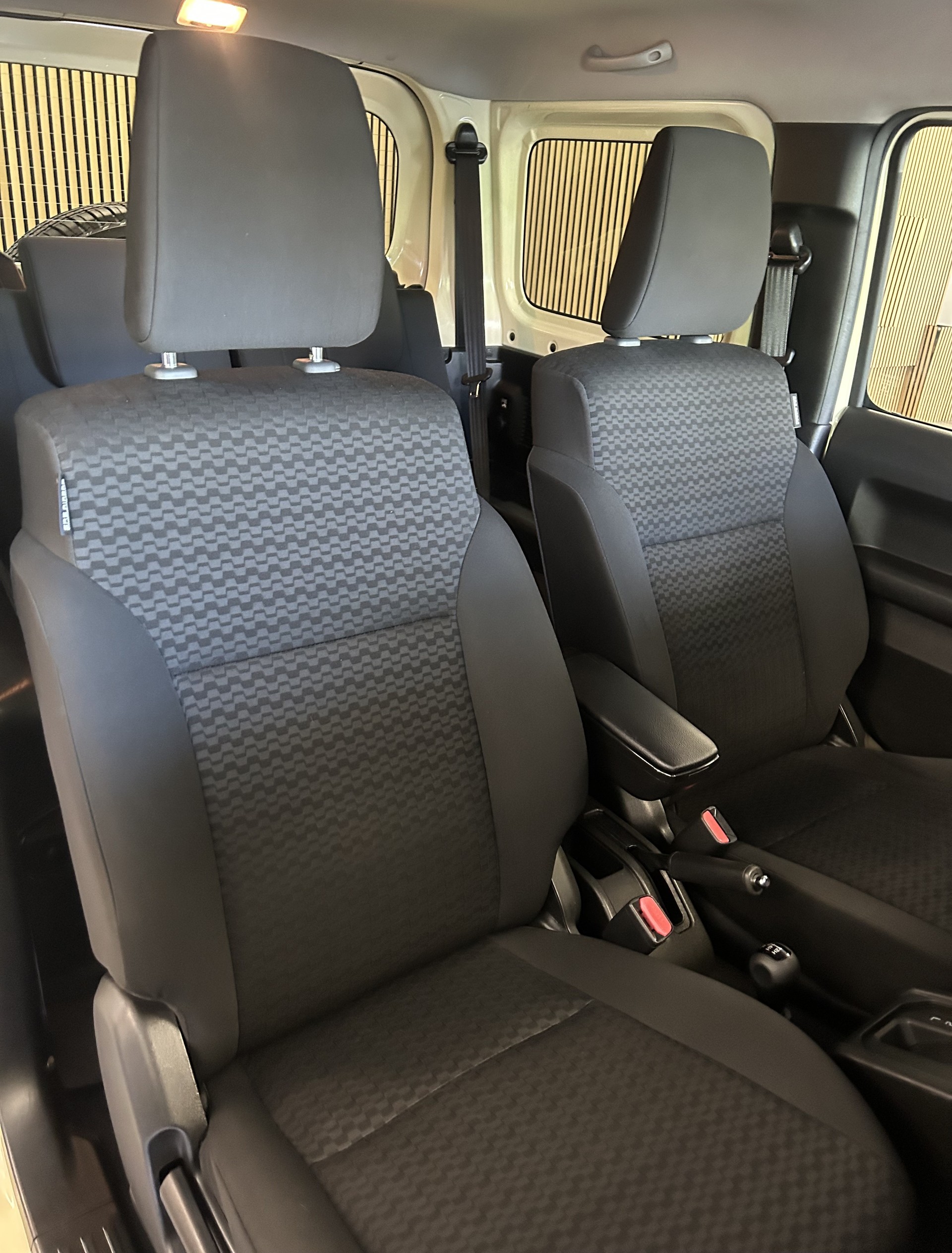 SUZUKI Jimny 1.5 Compact Top Automatique 4 Place/4Platz-image-14