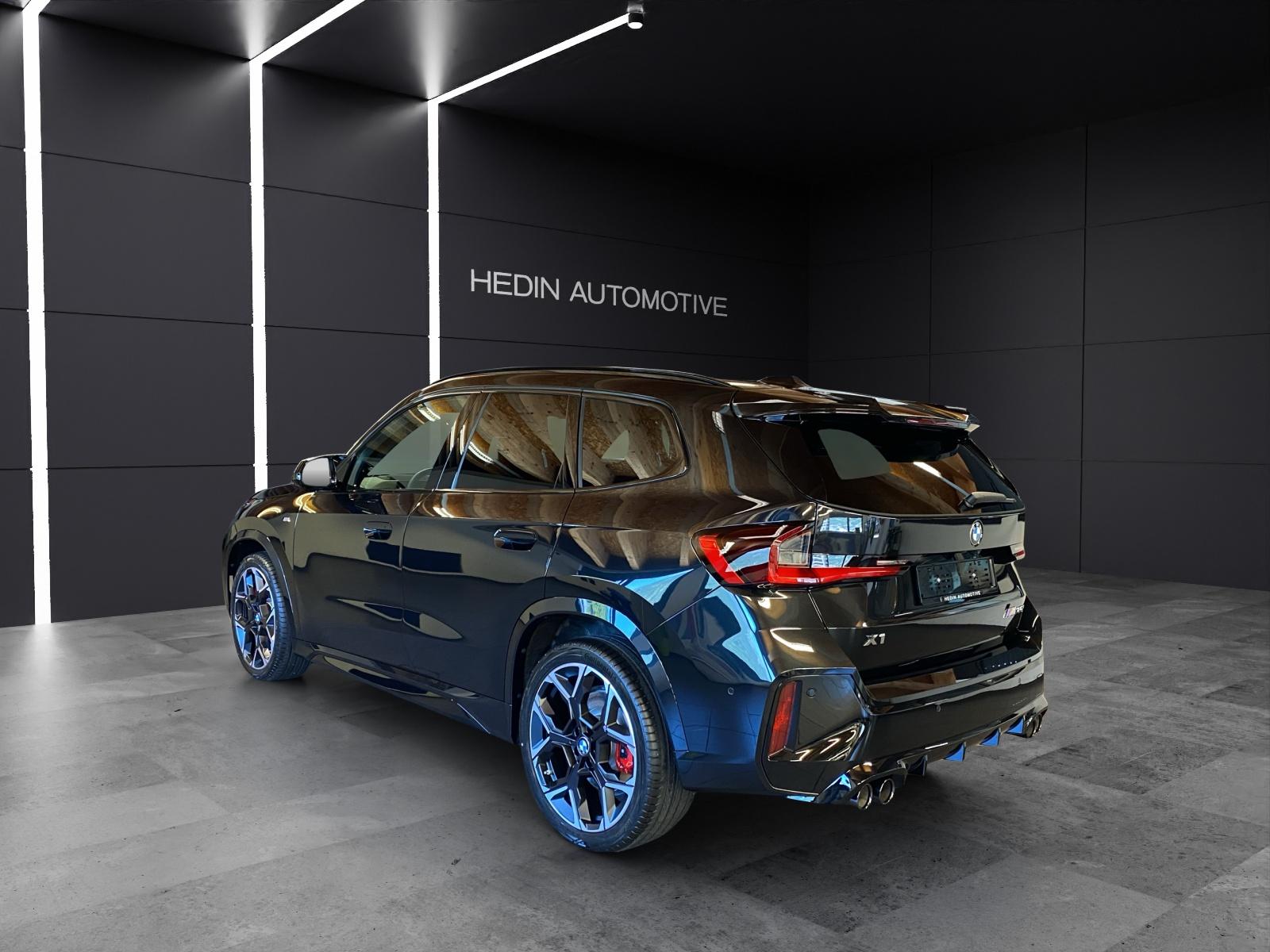 BMW X1 M35i-showroom-element-2