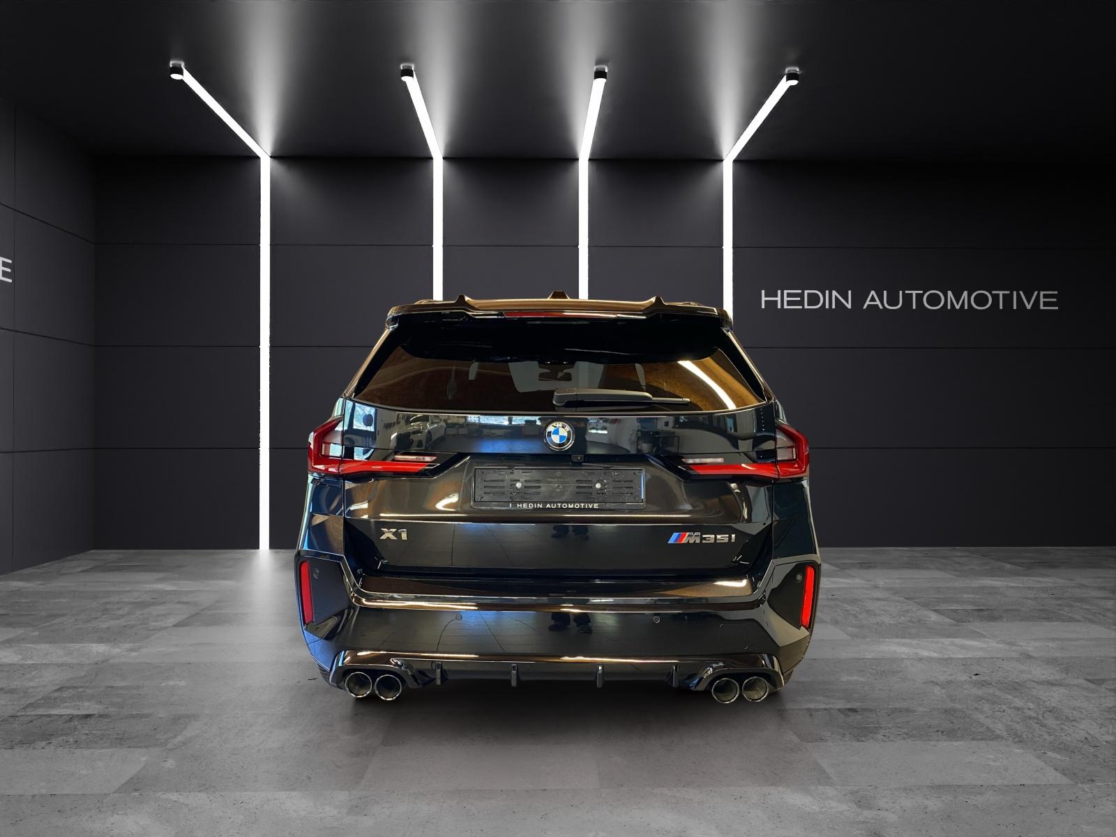 BMW X1 M35i-showroom-element-3