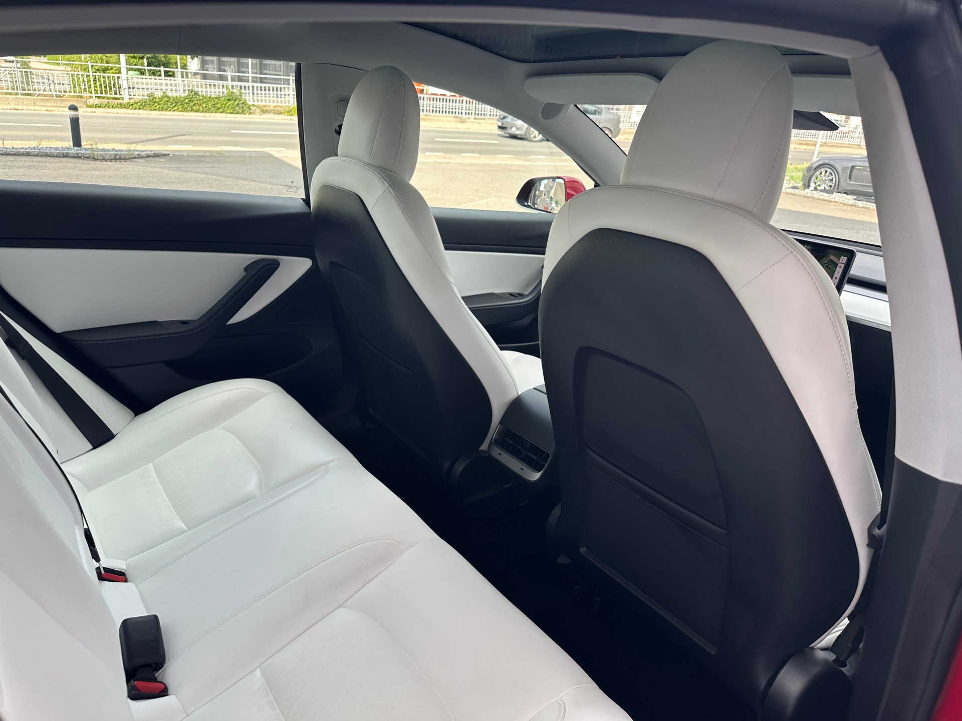 TESLA Model 3 Long Range Dual Motor AWD-image-7