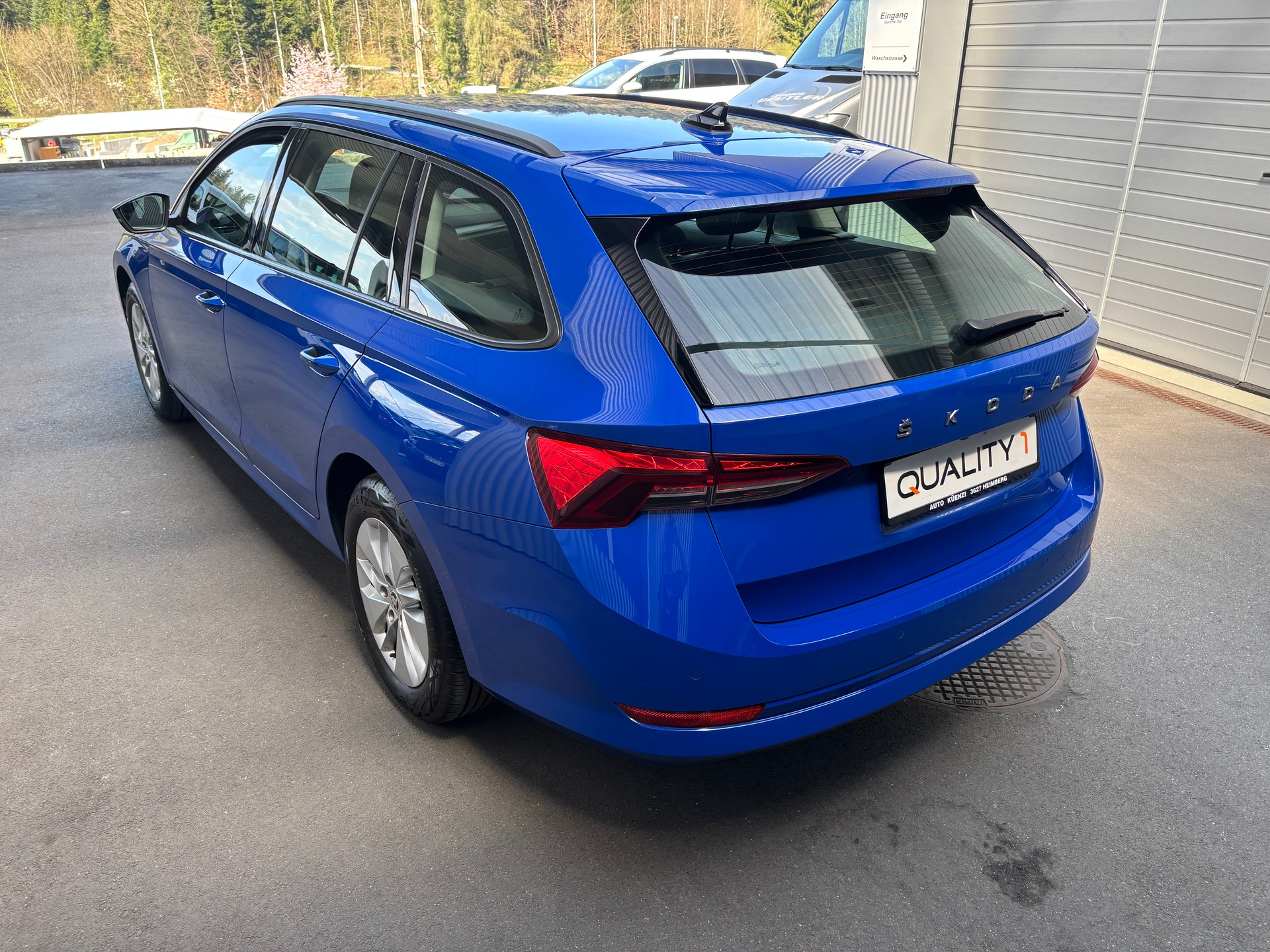 SKODA Octavia Combi 2.0 TDI DSG Ambition-image-2