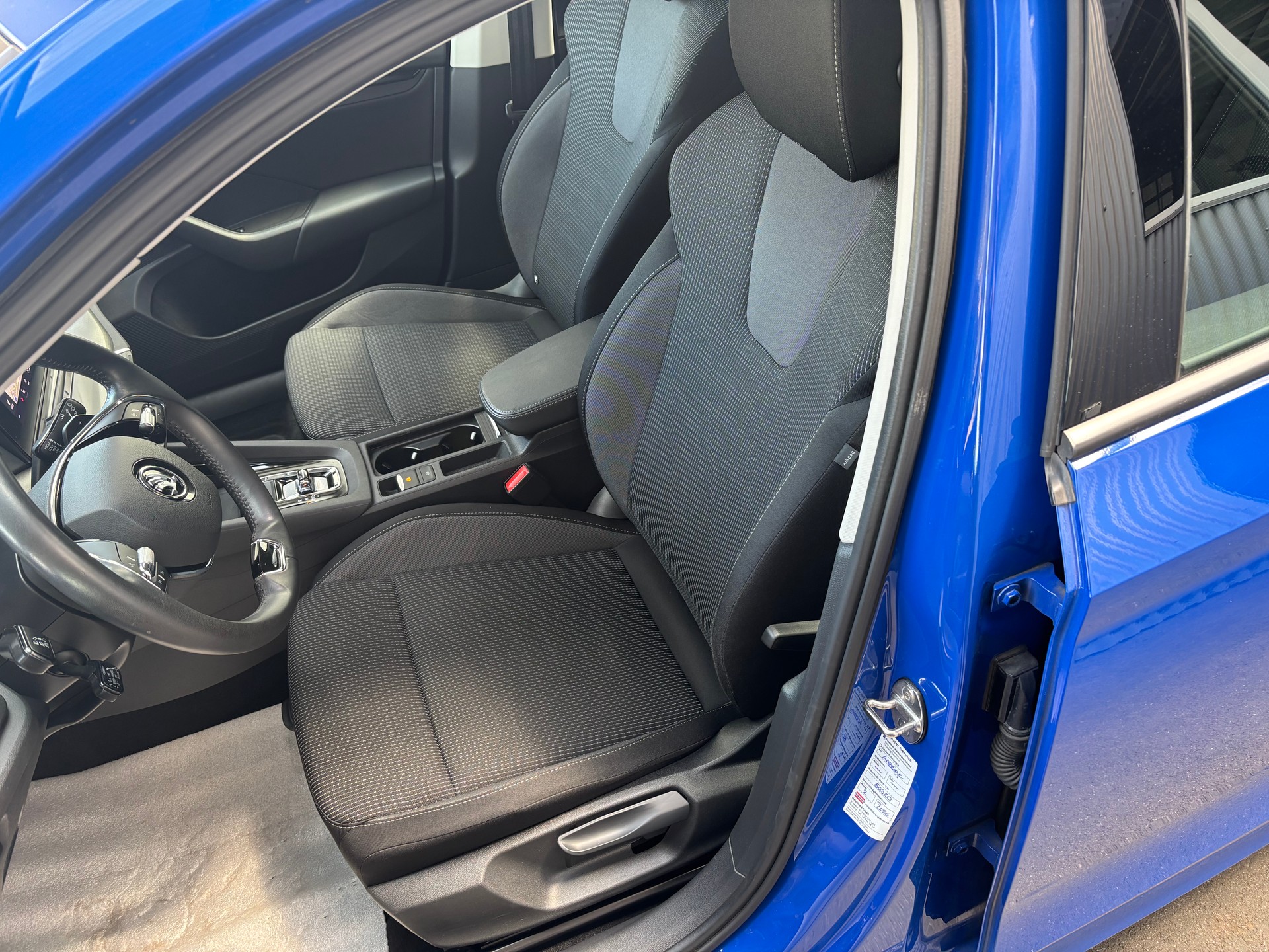 SKODA Octavia Combi 2.0 TDI DSG Ambition-image-6