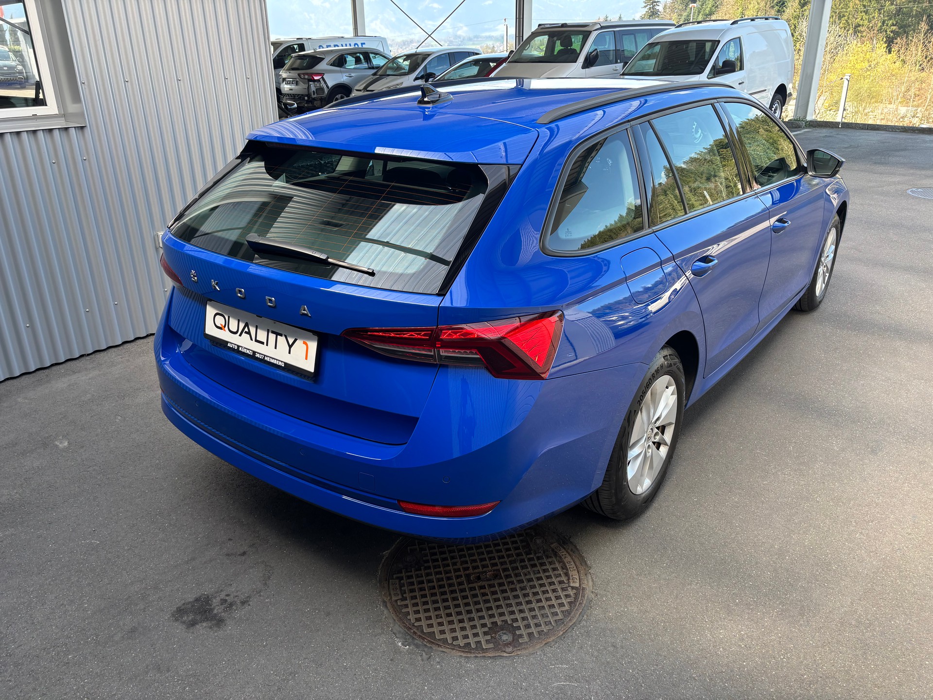 SKODA Octavia Combi 2.0 TDI DSG Ambition-image-3