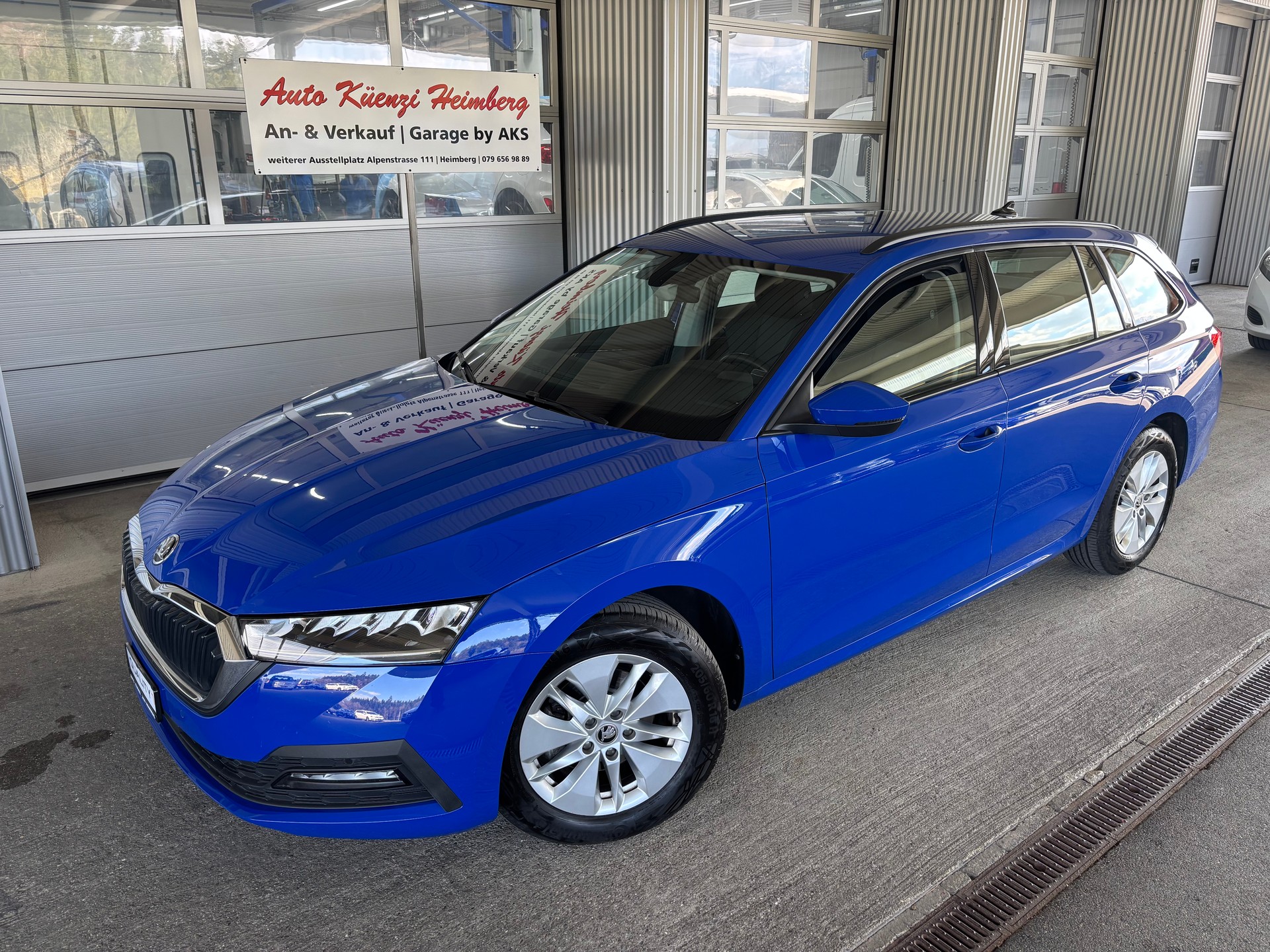 SKODA Octavia Combi 2.0 TDI DSG Ambition-image-0