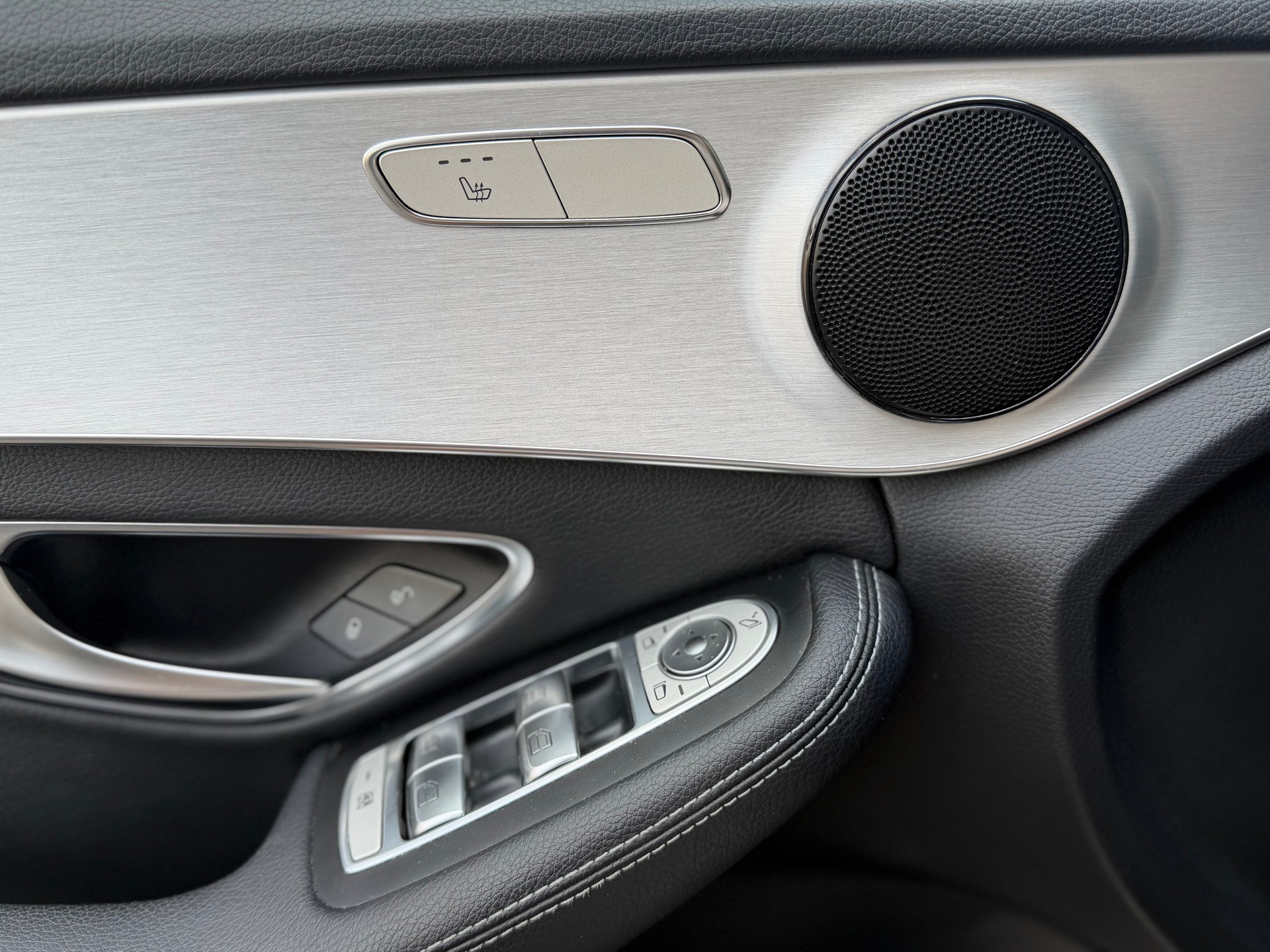 MERCEDES-BENZ C 180-image-12