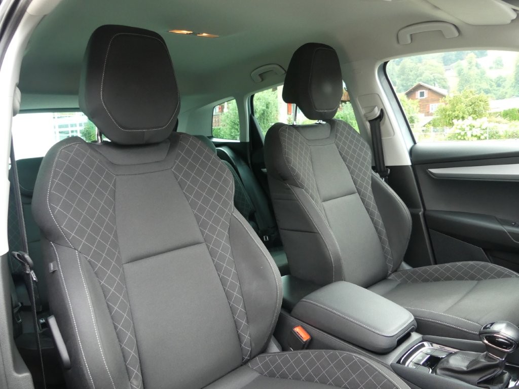 SKODA Karoq 1.5 TSI ACT Ambition DSG-image-11