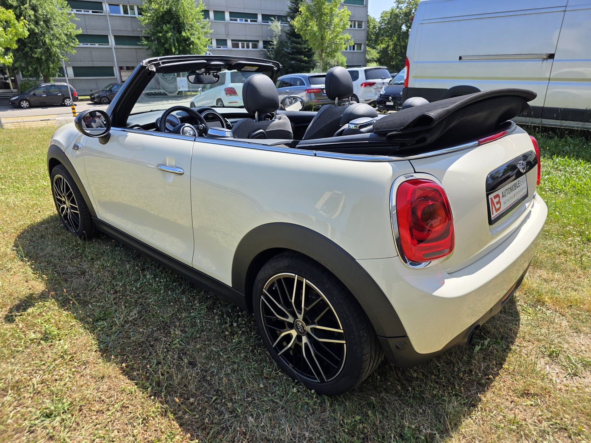 MINI Cooper Cabriolet-image-6