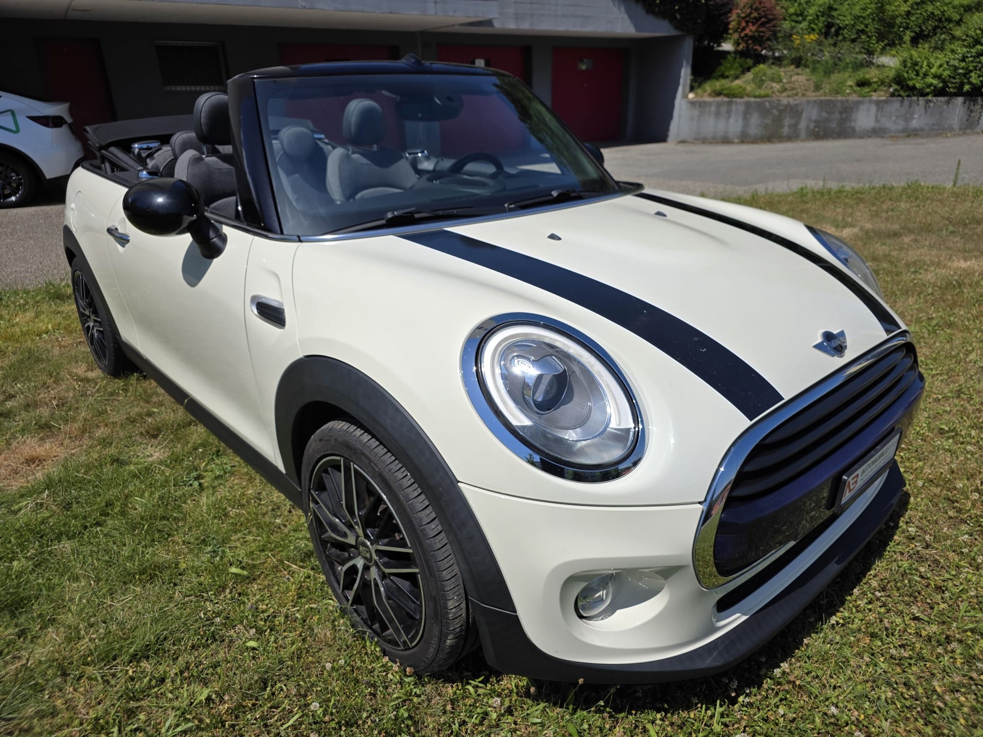 MINI Cooper Cabriolet-image-0