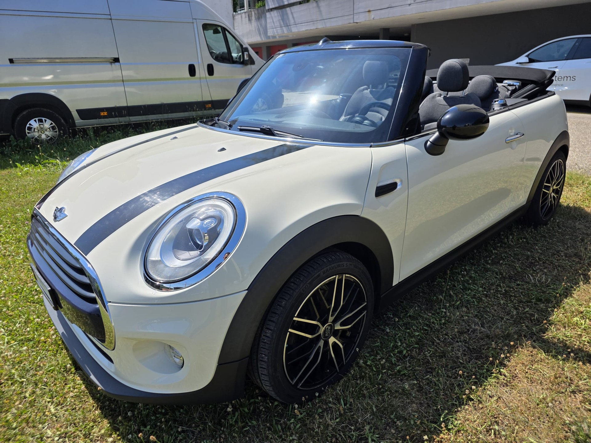 MINI Cooper Cabriolet-image-3