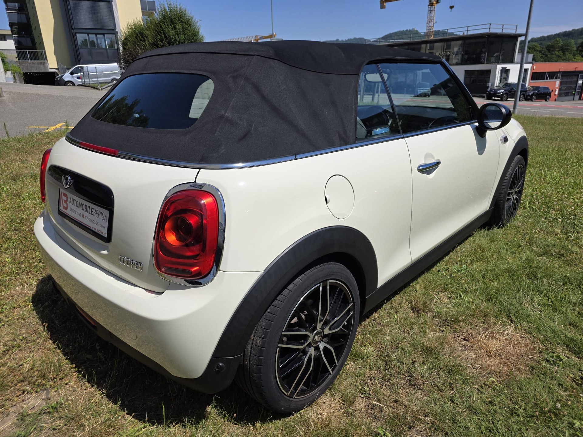 MINI Cooper Cabriolet-image-7