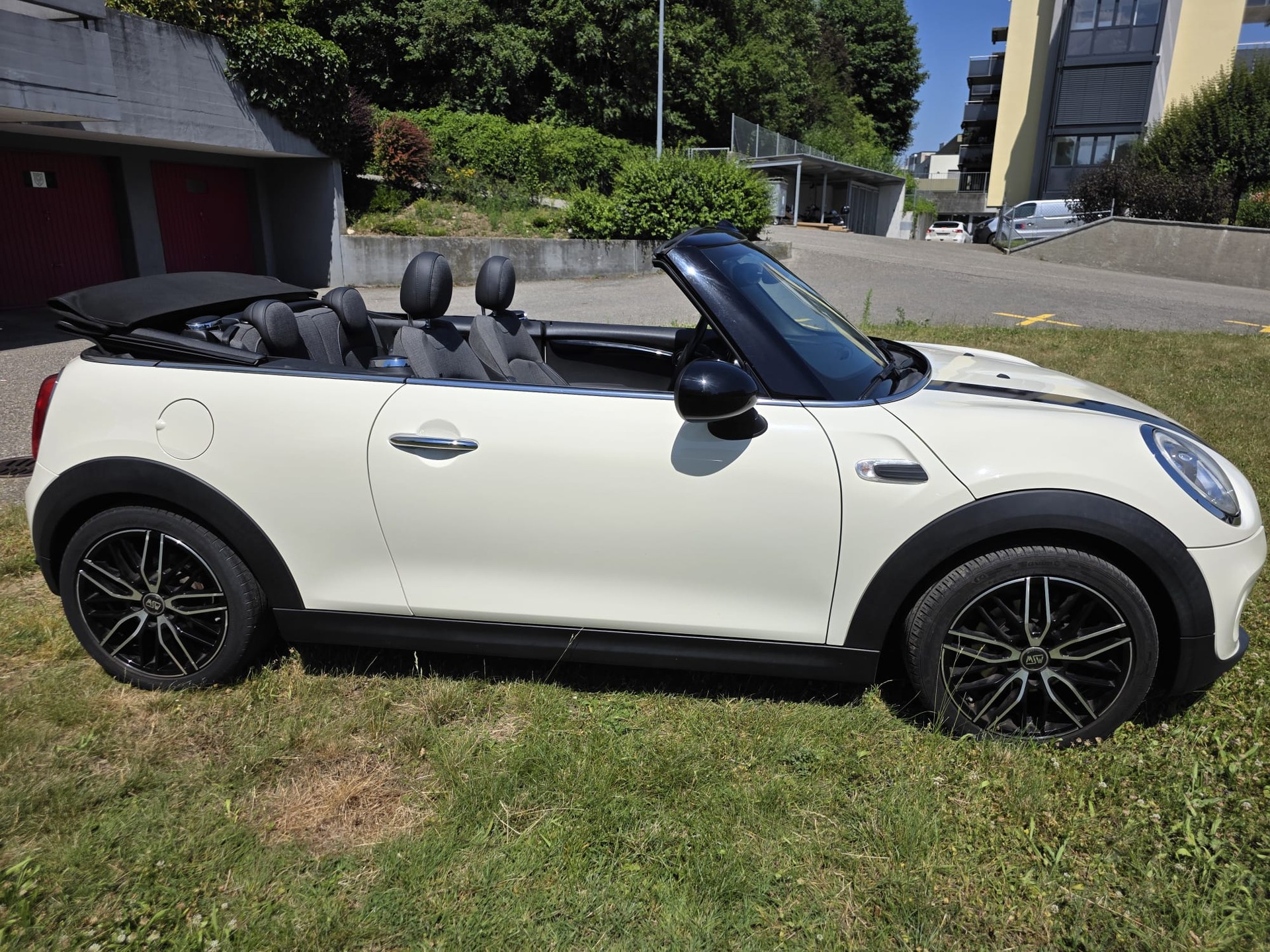 MINI Cooper Cabriolet-image-8