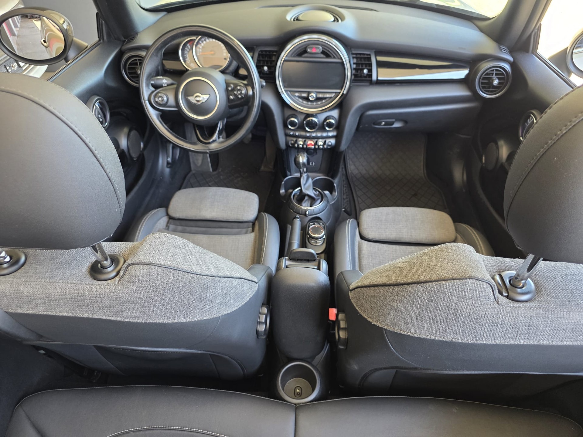MINI Cooper Cabriolet-image-9