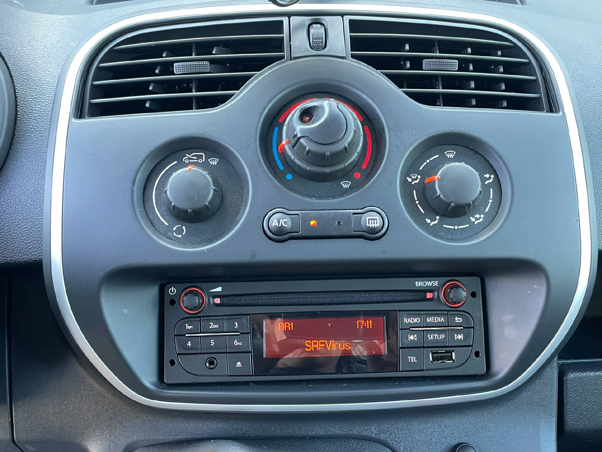 RENAULT KANGOO Expr. 1.5 dCi 95 Limited S/S-image-10