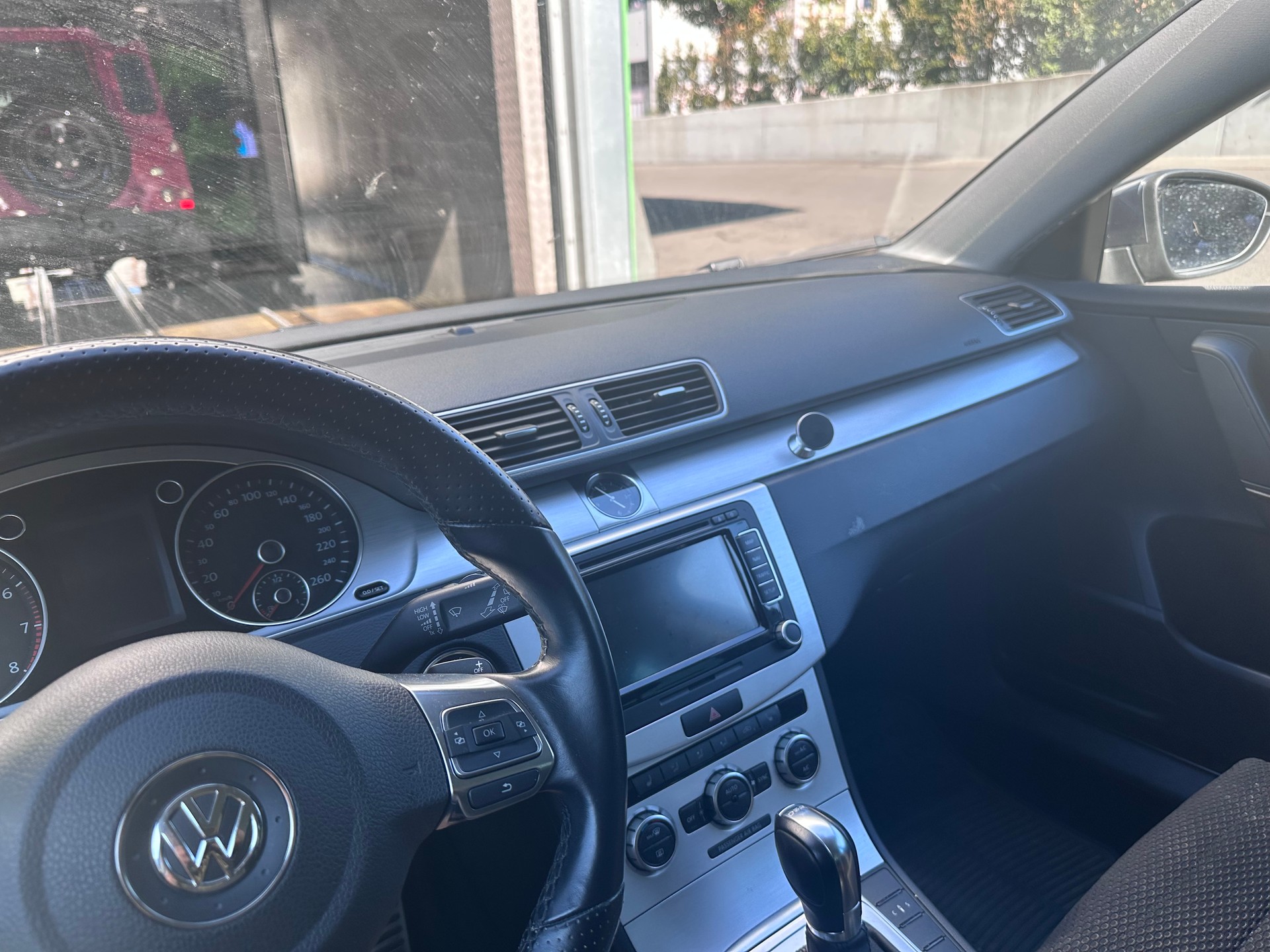VW 3.6 V6 R-Line DSG 4Motion-image-4