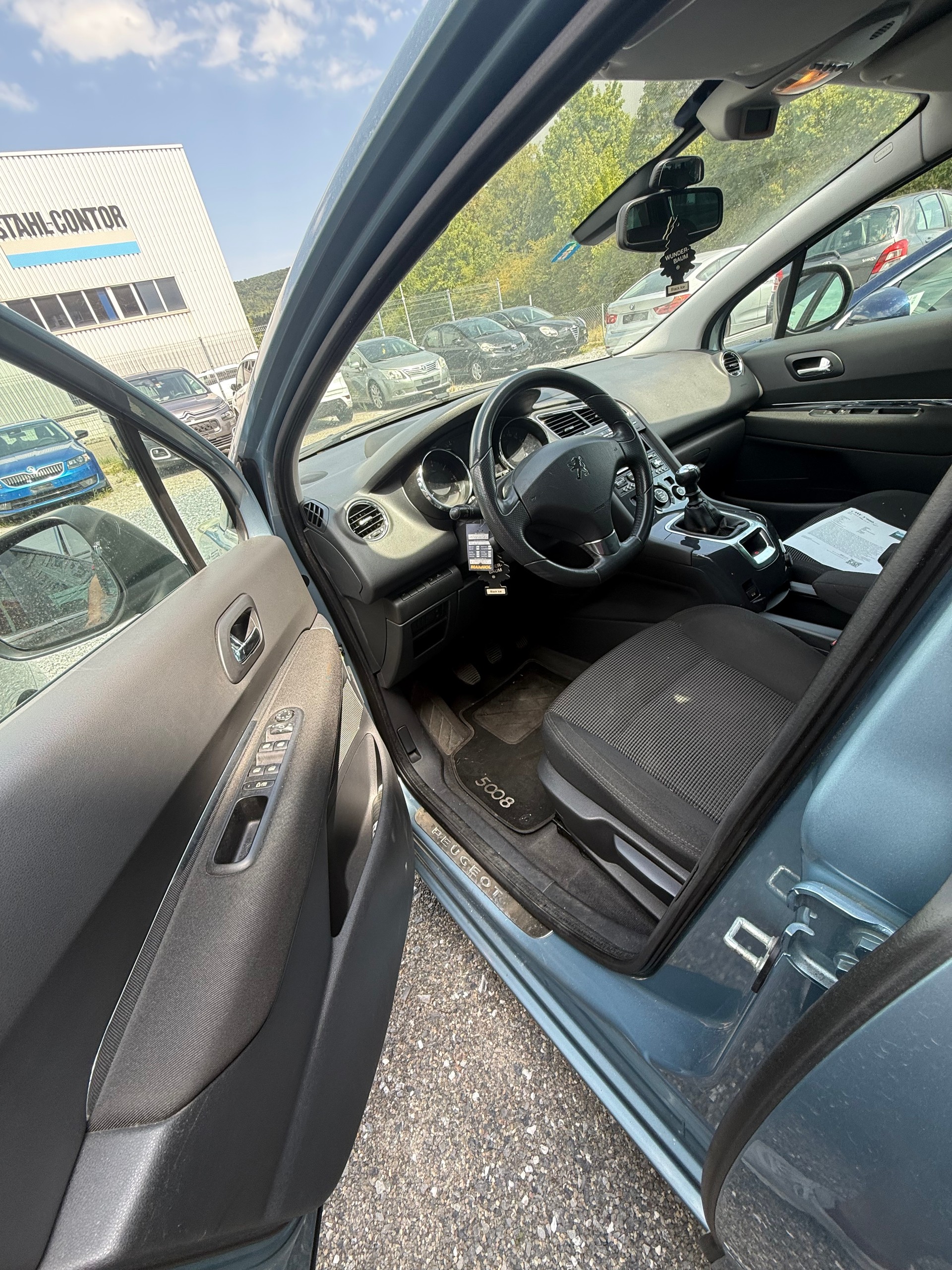 PEUGEOT 5008 1.6 16V T Sport Pack-image-4