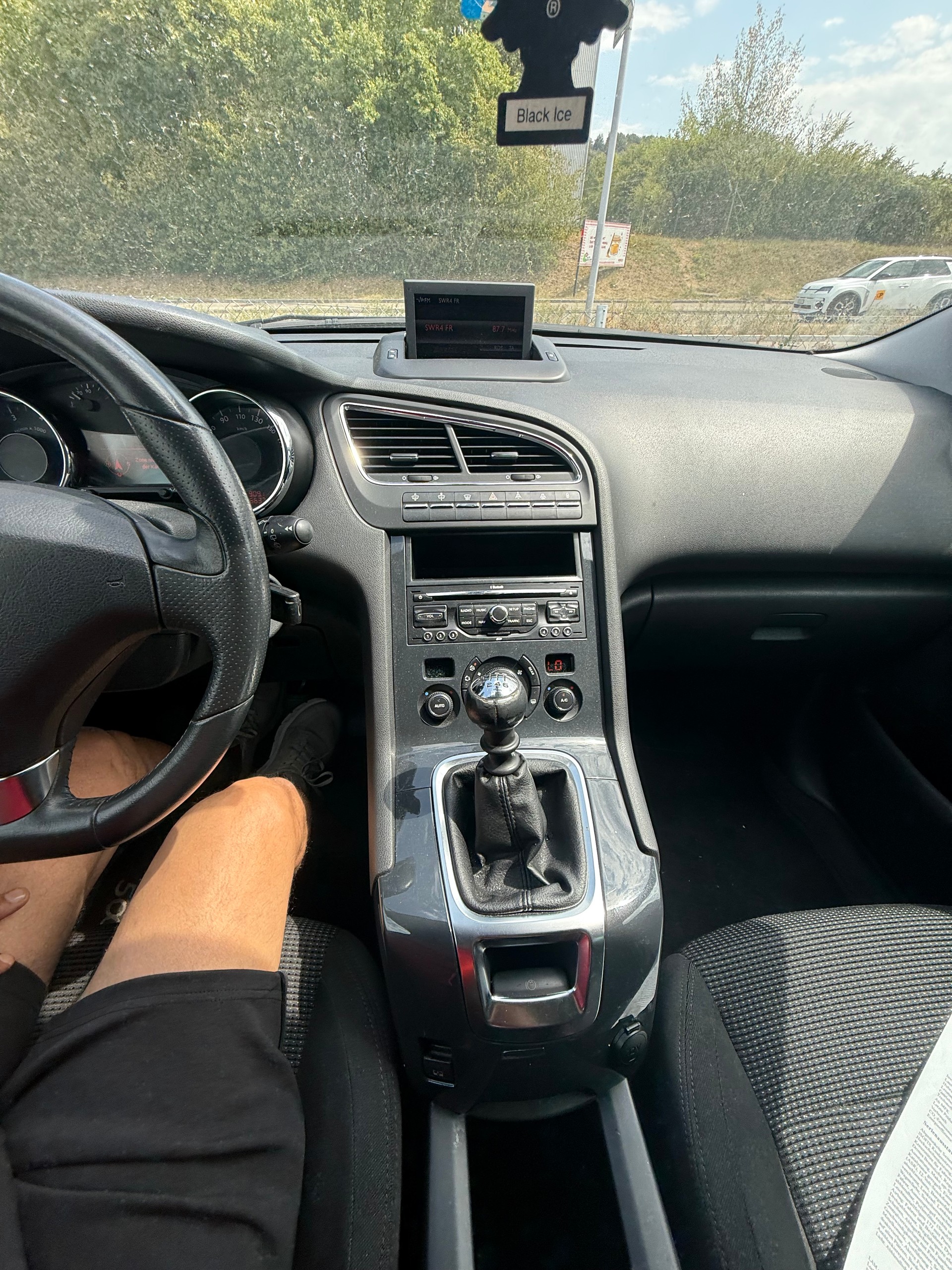 PEUGEOT 5008 1.6 16V T Sport Pack-image-5