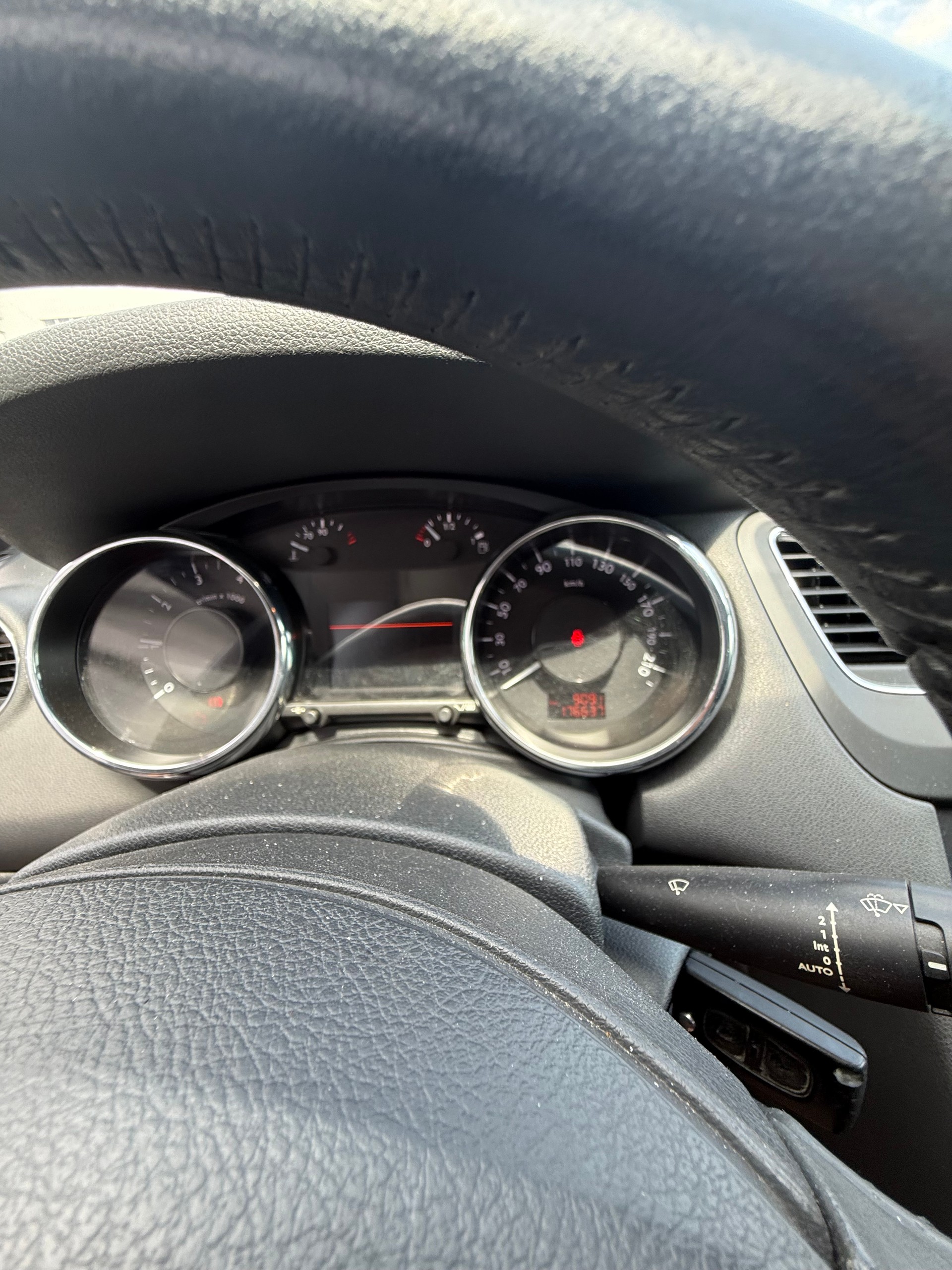 PEUGEOT 5008 1.6 16V T Sport Pack-image-8