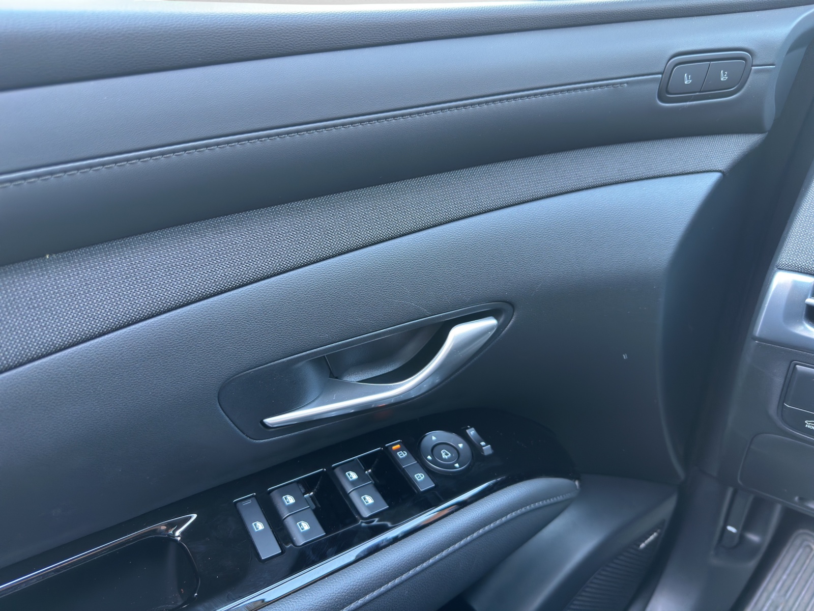 HYUNDAI Tucson 1.6 T-GDi PHEV Vertex Swiss Edition 4WD-image-13