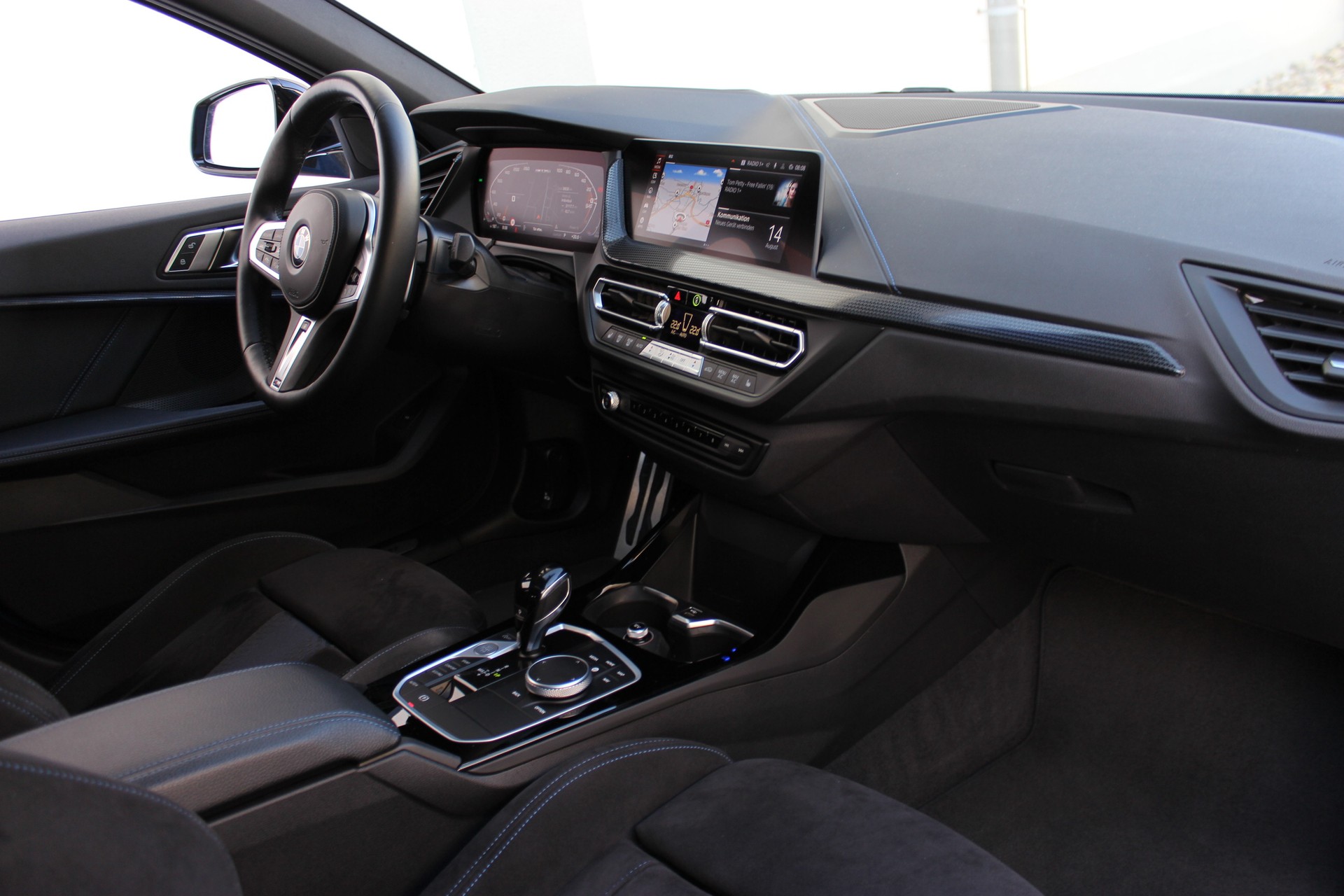 BMW M135i xDrive *MISANO BLAU METALLIC*-showroom-element-1