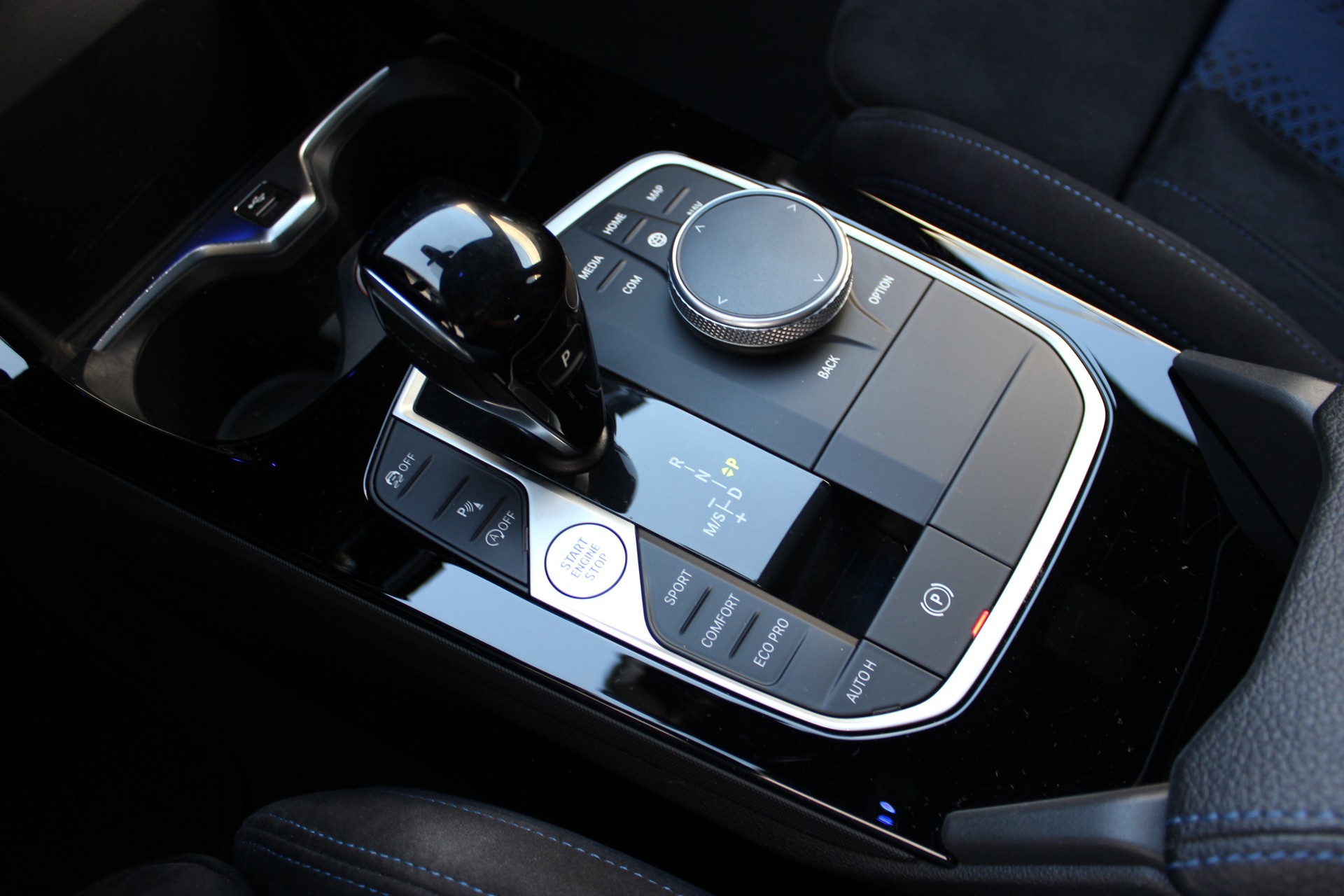 BMW M135i xDrive *MISANO BLAU METALLIC*-image-21