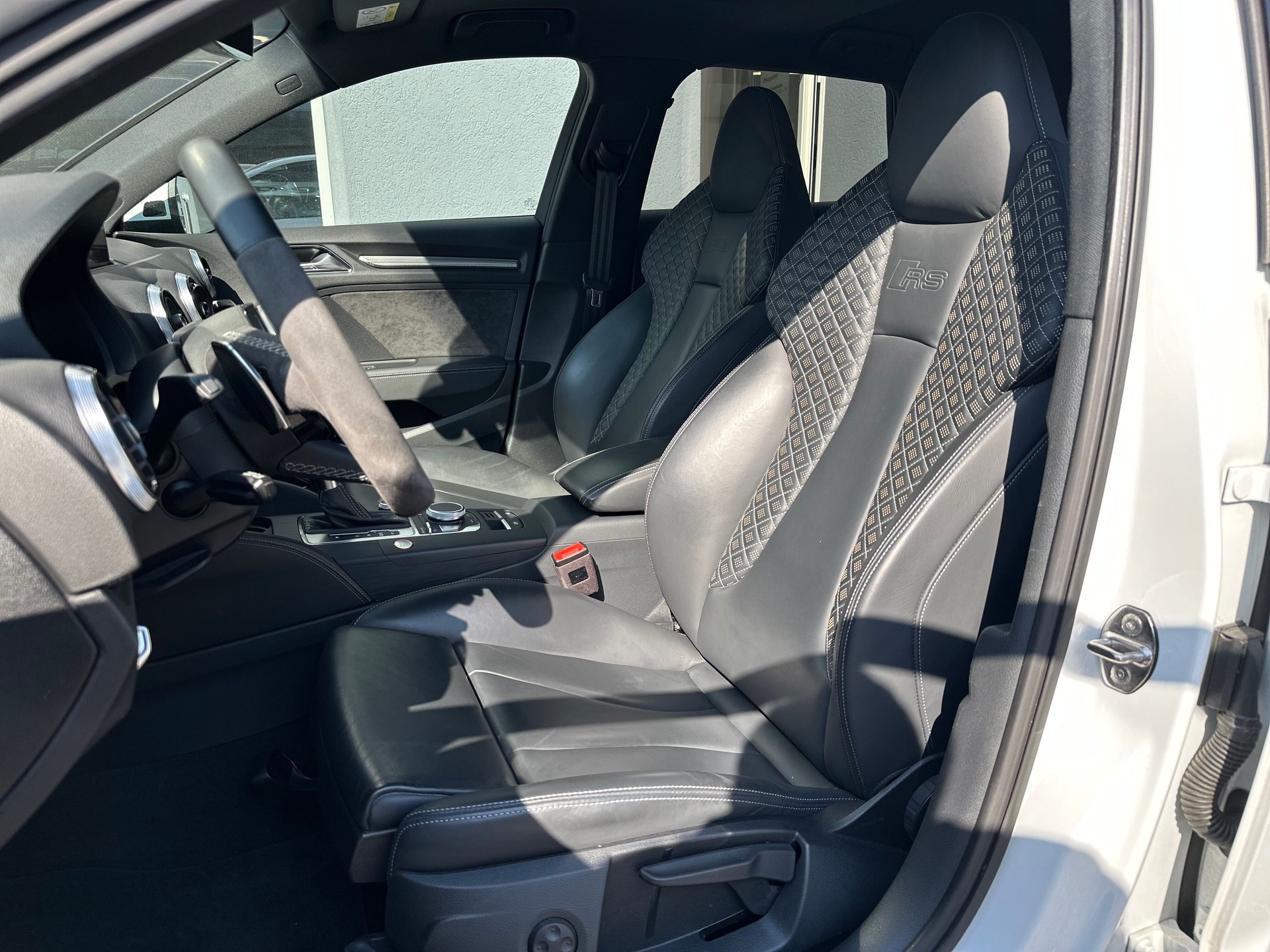 AUDI RS3 Sportback 2.5 TSI quattro S-tronic-image-4