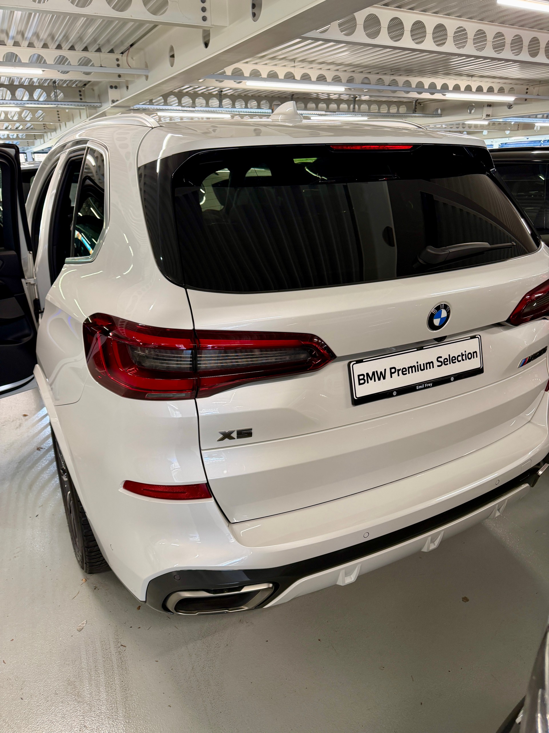 BMW M50i xDrive-image-3