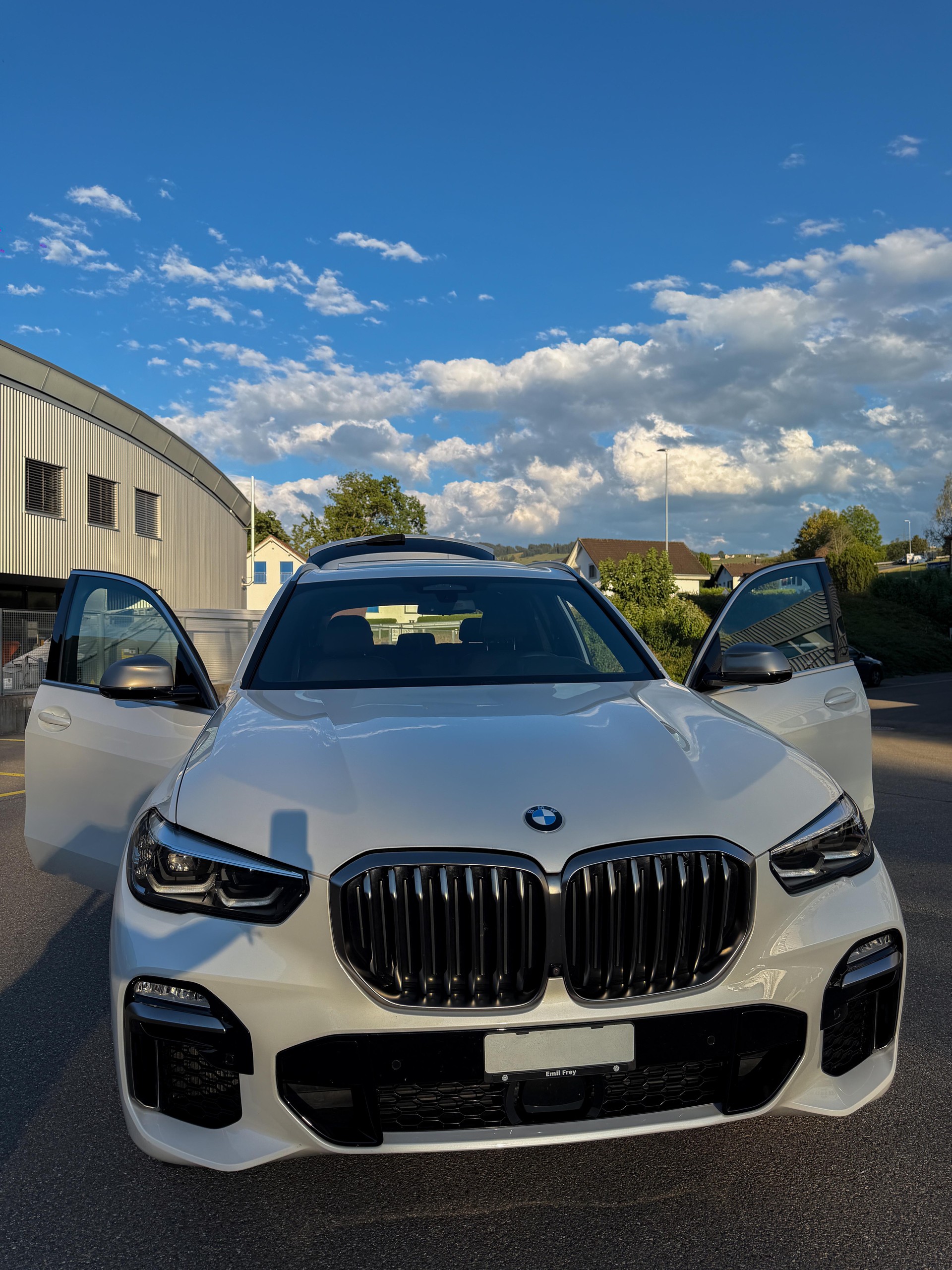 BMW M50i xDrive-image-2