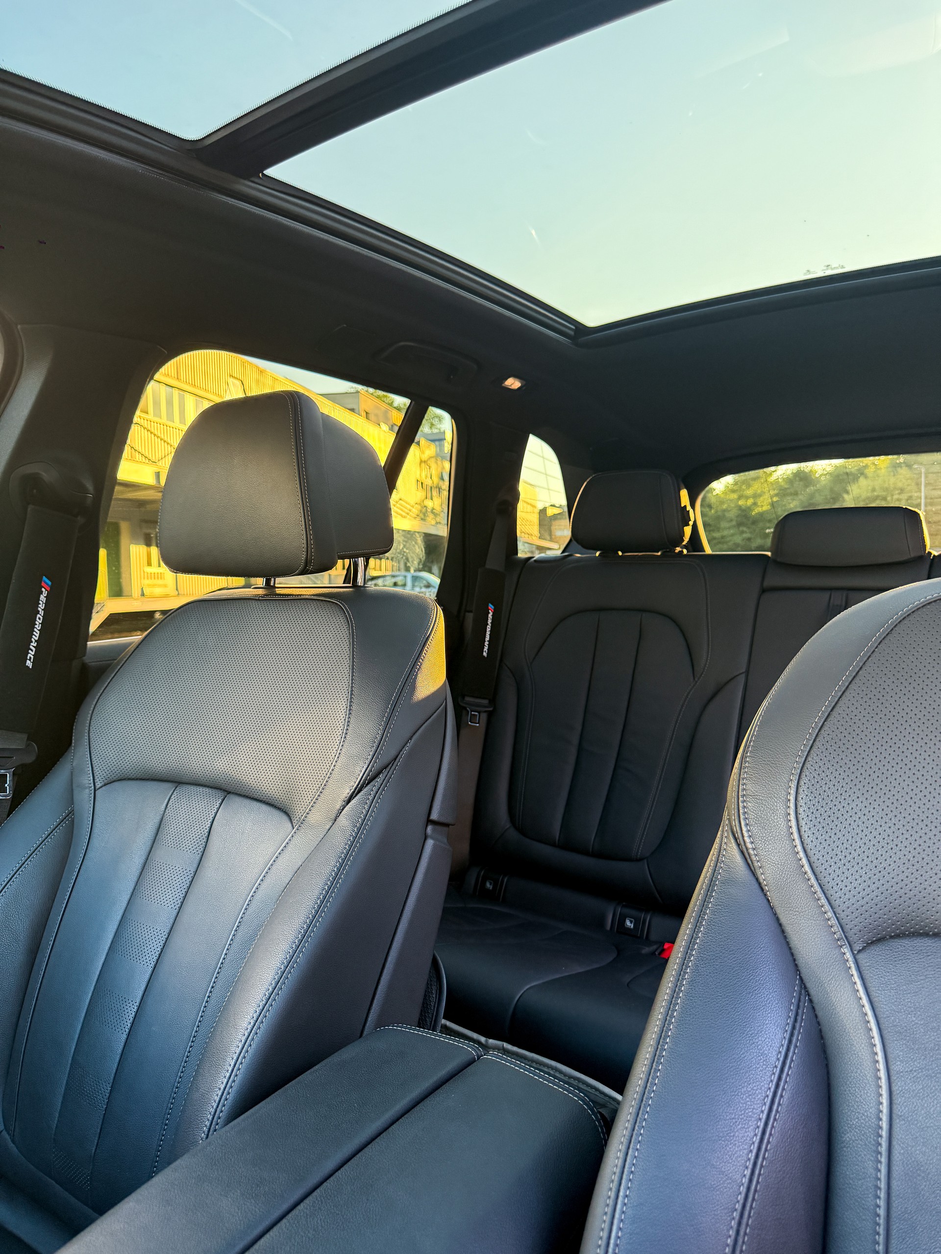 BMW M50i xDrive-image-5