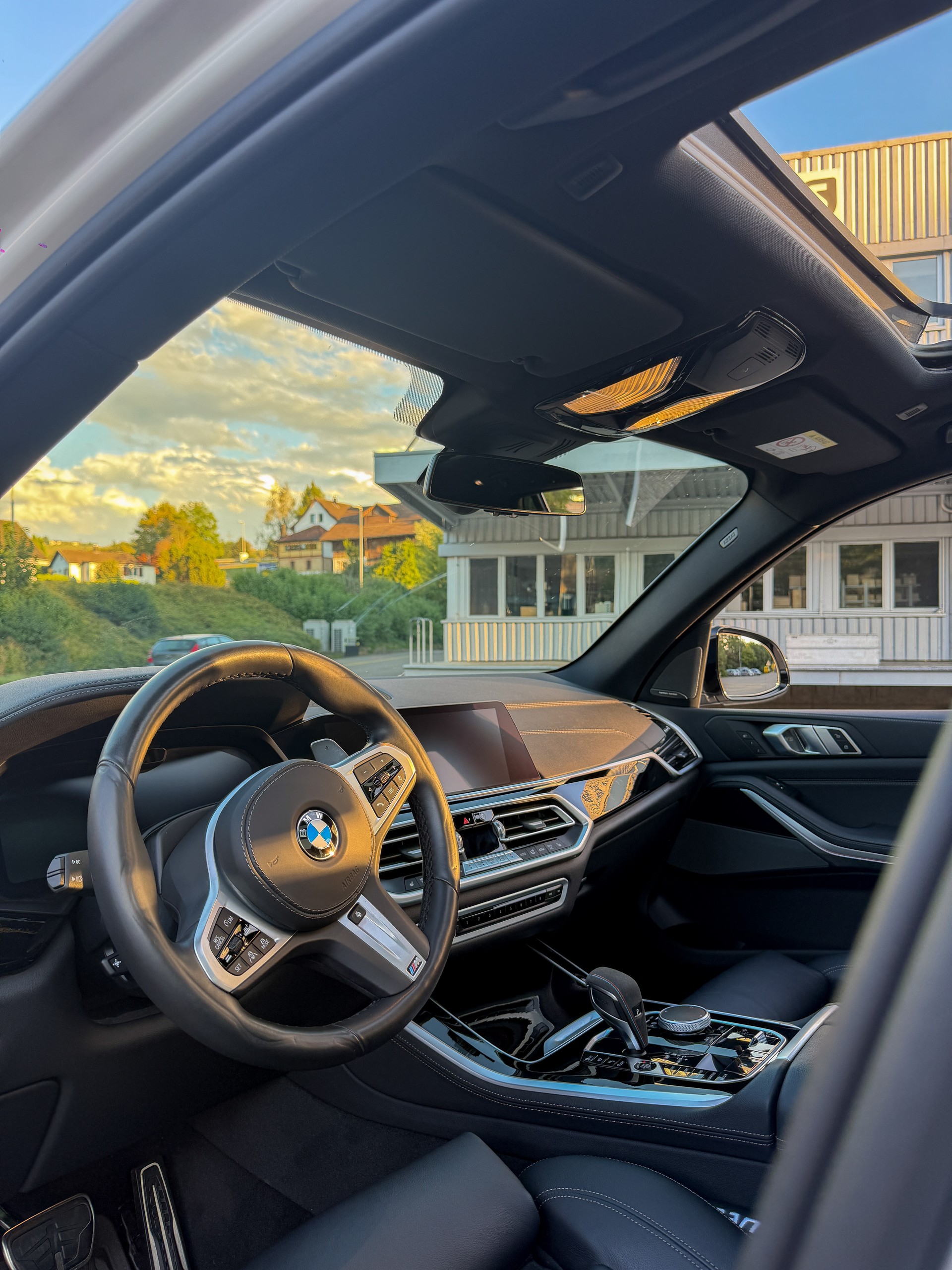 BMW M50i xDrive-image-4